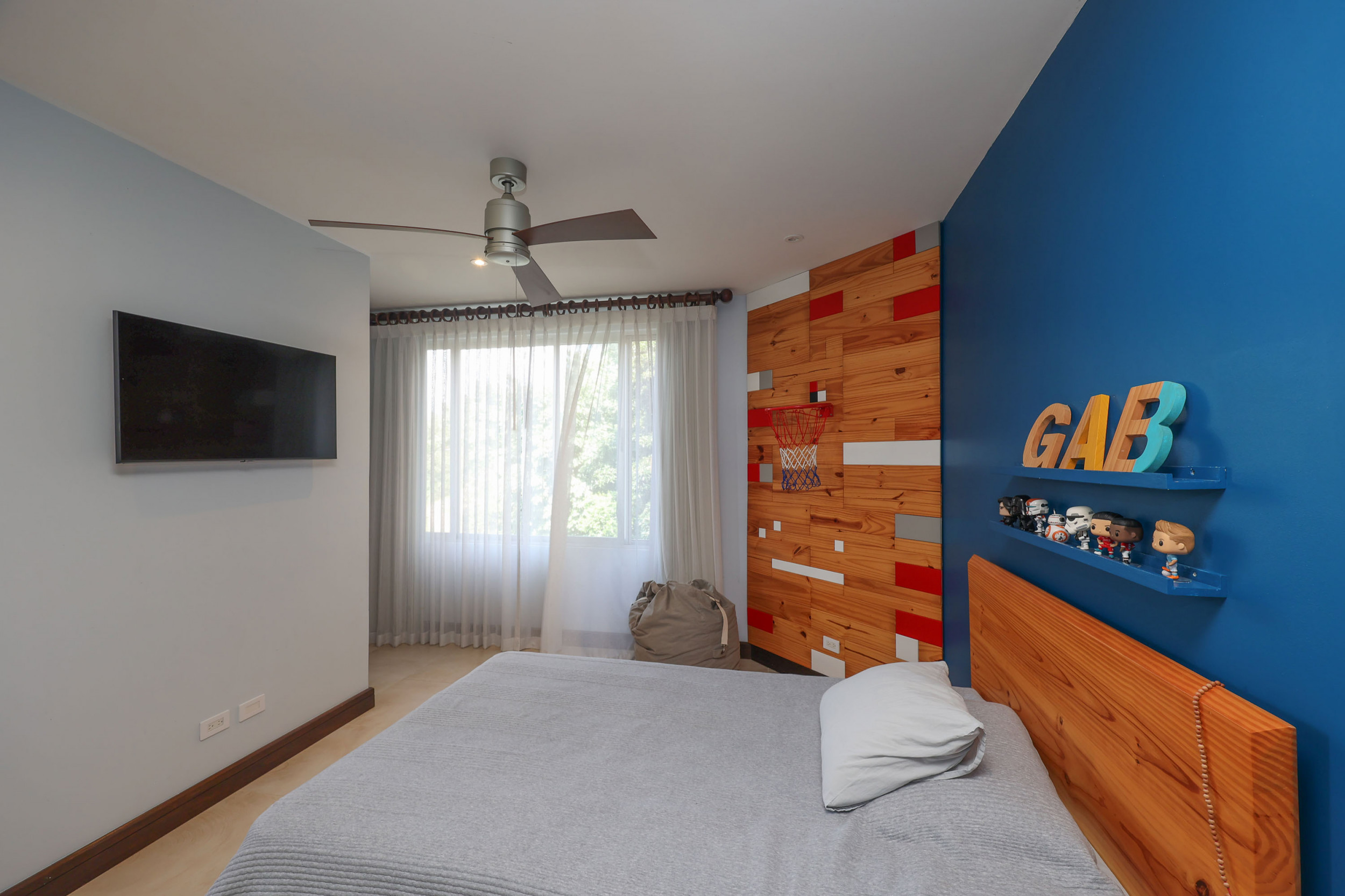 Exclusive Contemporary Home with Forest Views in Cerro Colón