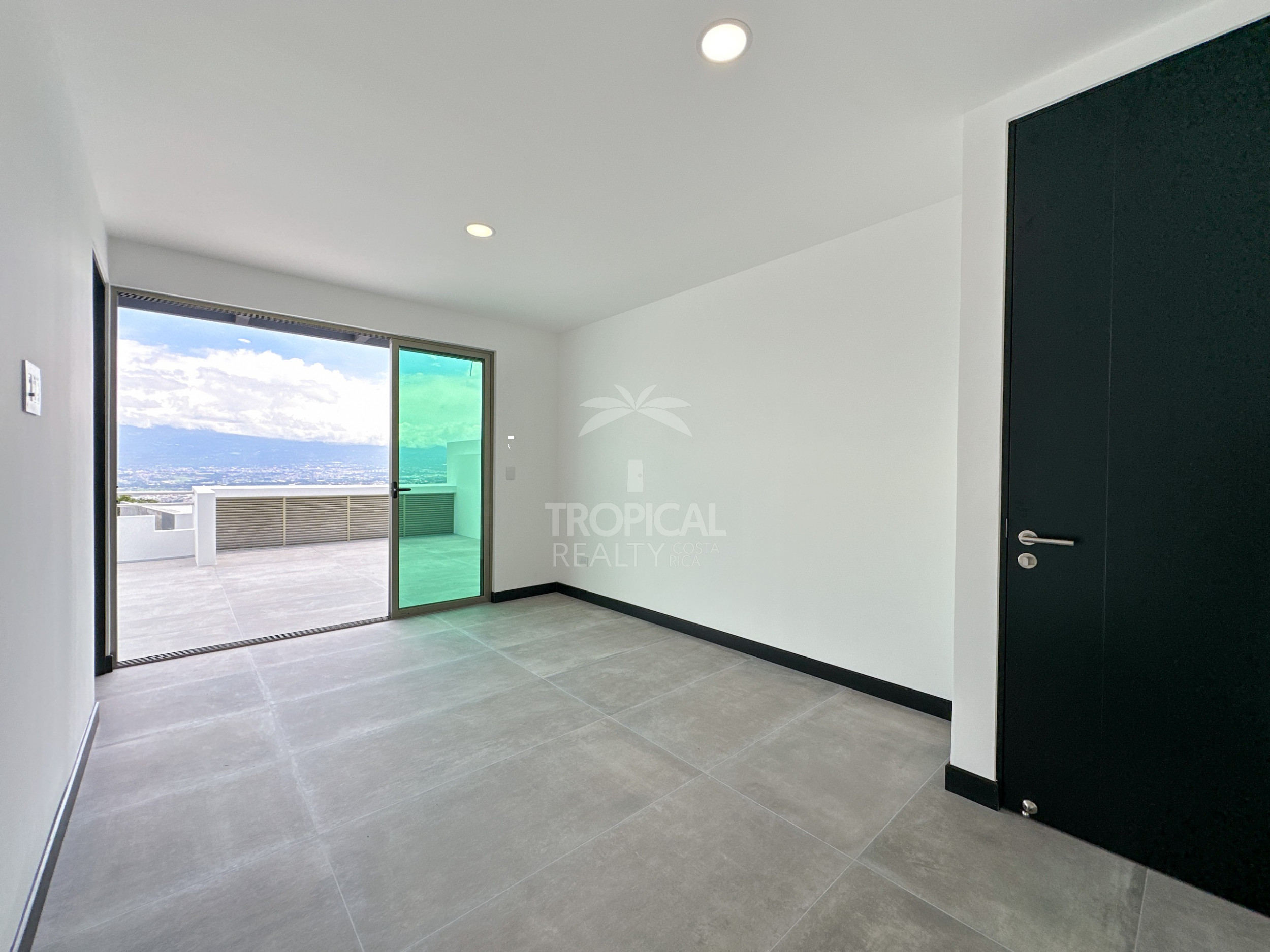 Discover your dream home in the prestigious Bonavista Condominium!