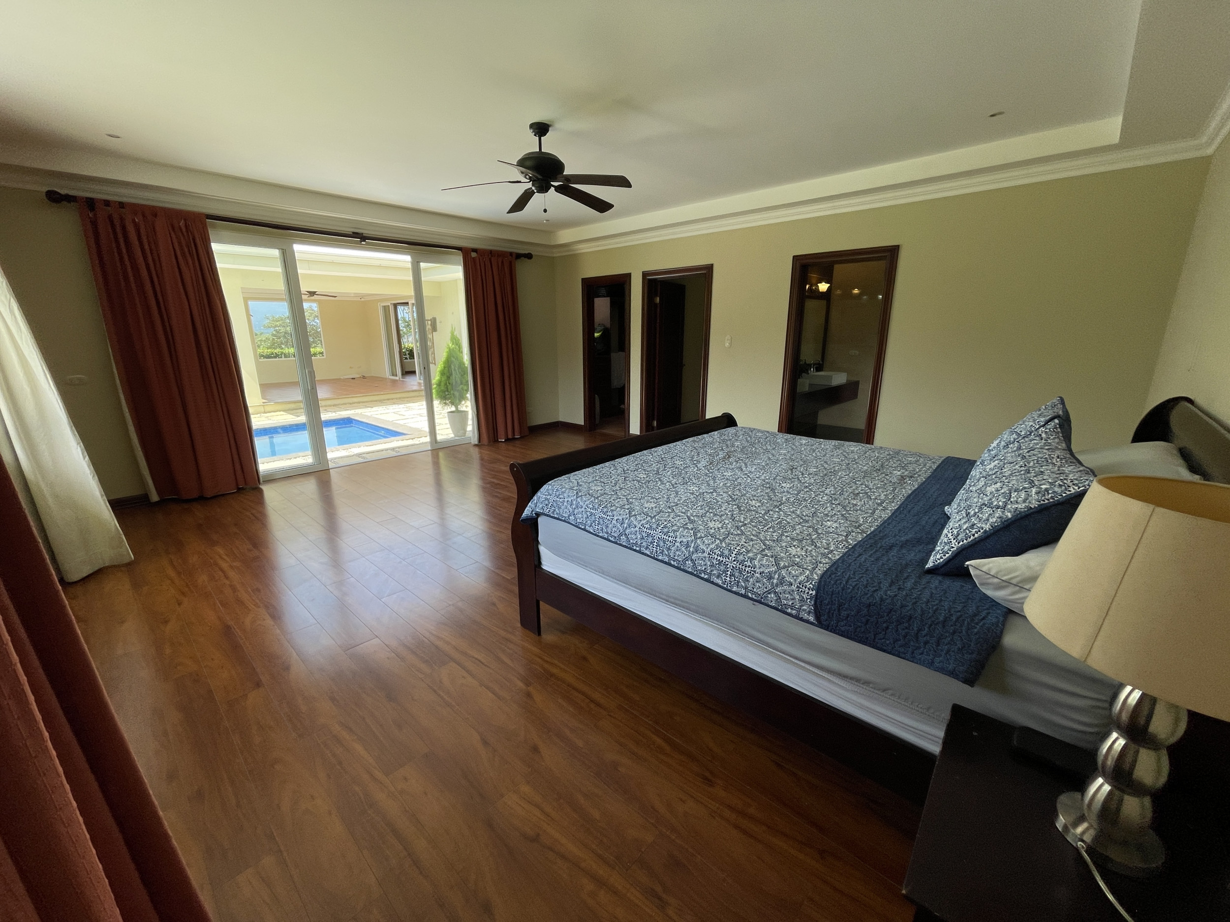 House for sale in Ciudad Colón, El Rodeo – With Pool and Spacious Green Areas