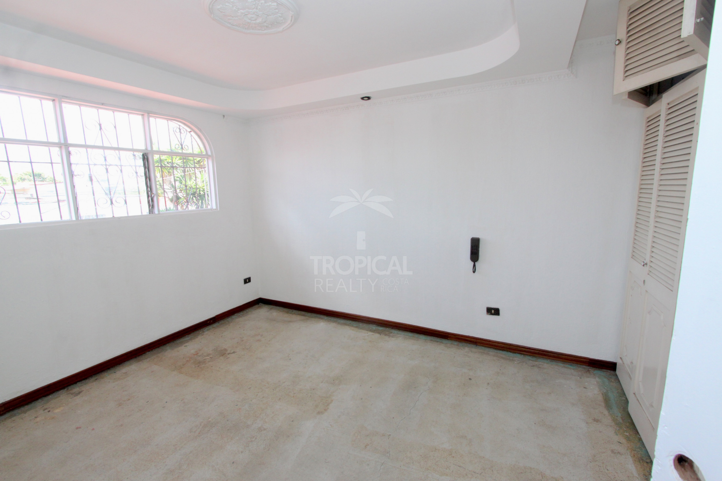 Mixed-Use Property for Sale in Sabana Sur – Spacious Layout with Outstanding Commercial Potential