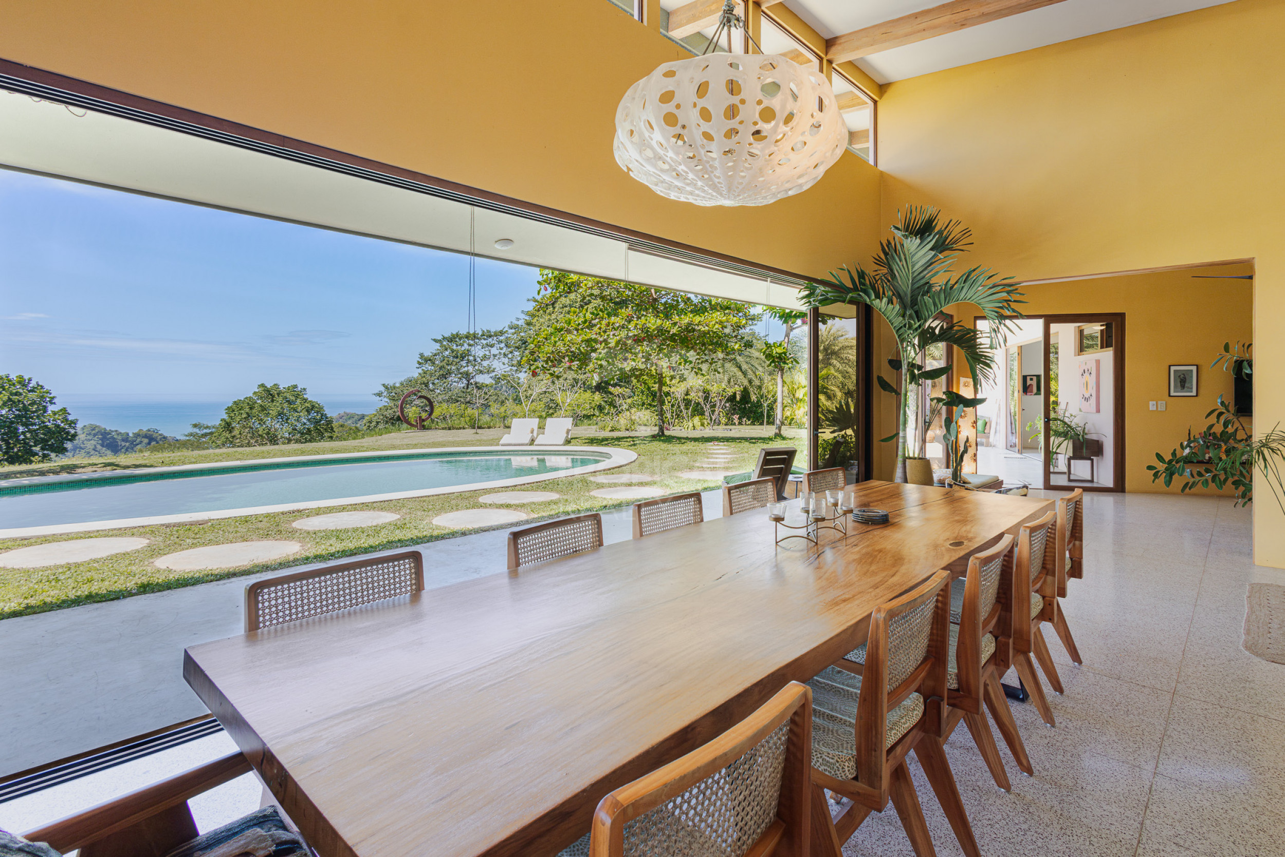 Villa de lujo con vista al mar en condominio cerrado – 3 habitaciones / 3.5 baños, piscina y lote de 5.000 m²