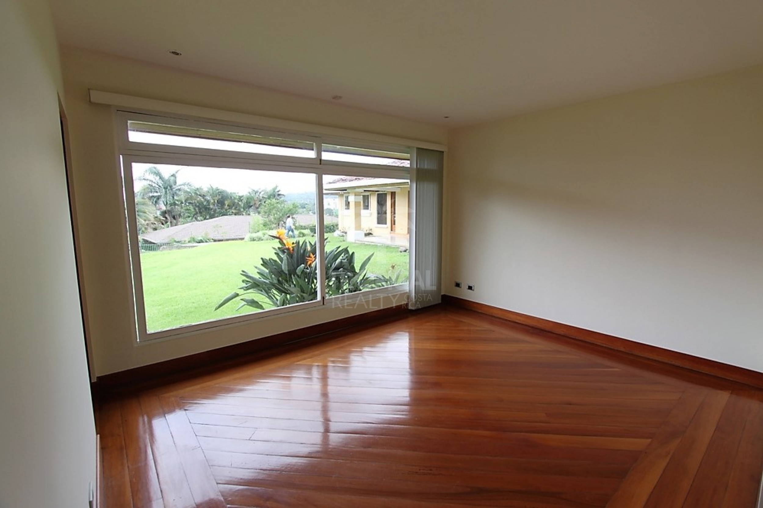 Single-Story Independent Home with Panoramic Valley Views in Jaboncillos, Escazú