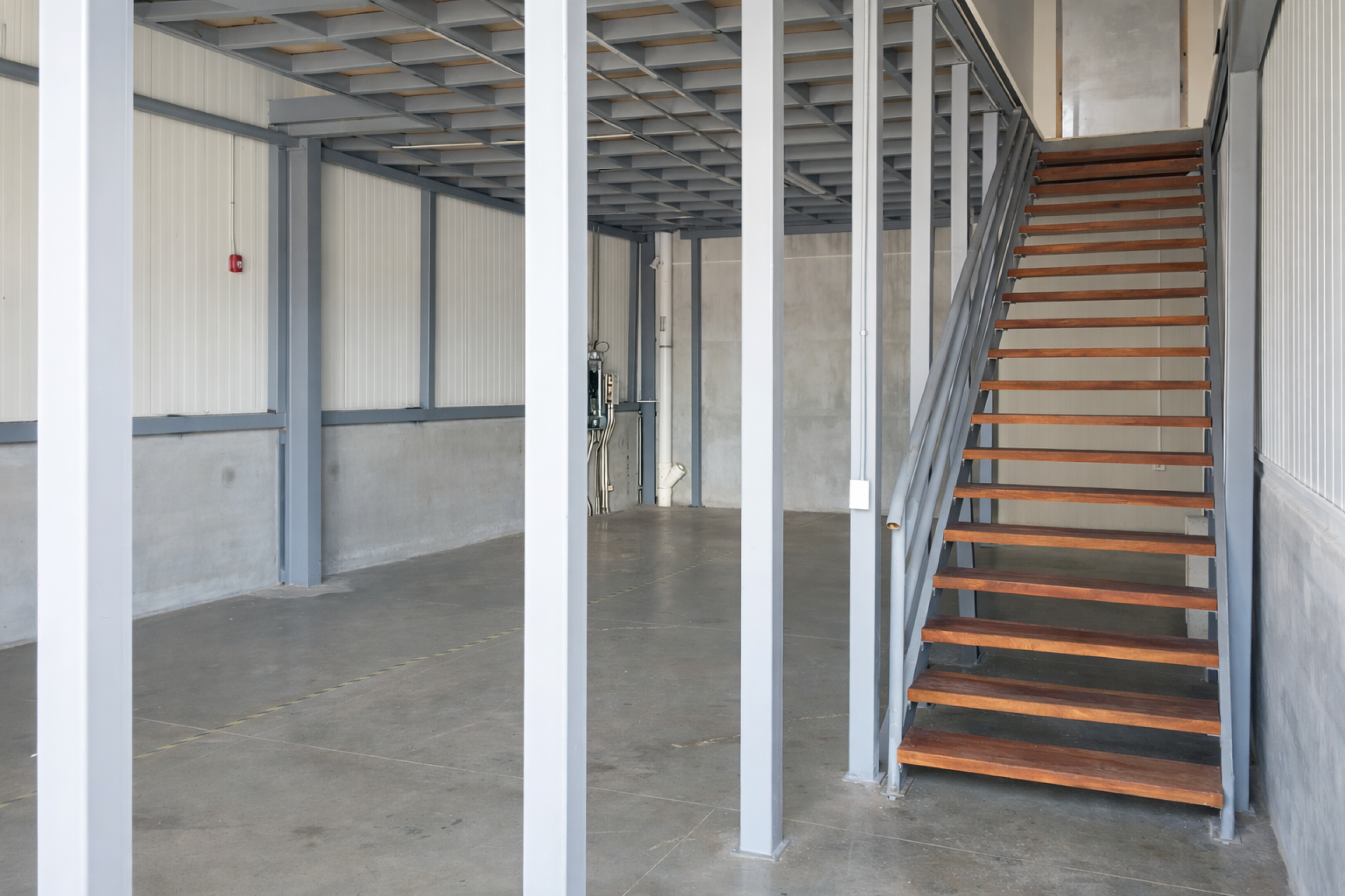 LiberiaStrategic Industrial Opportunity: High-Efficiency Office-Warehouse for Sale in Solarium, Liberia