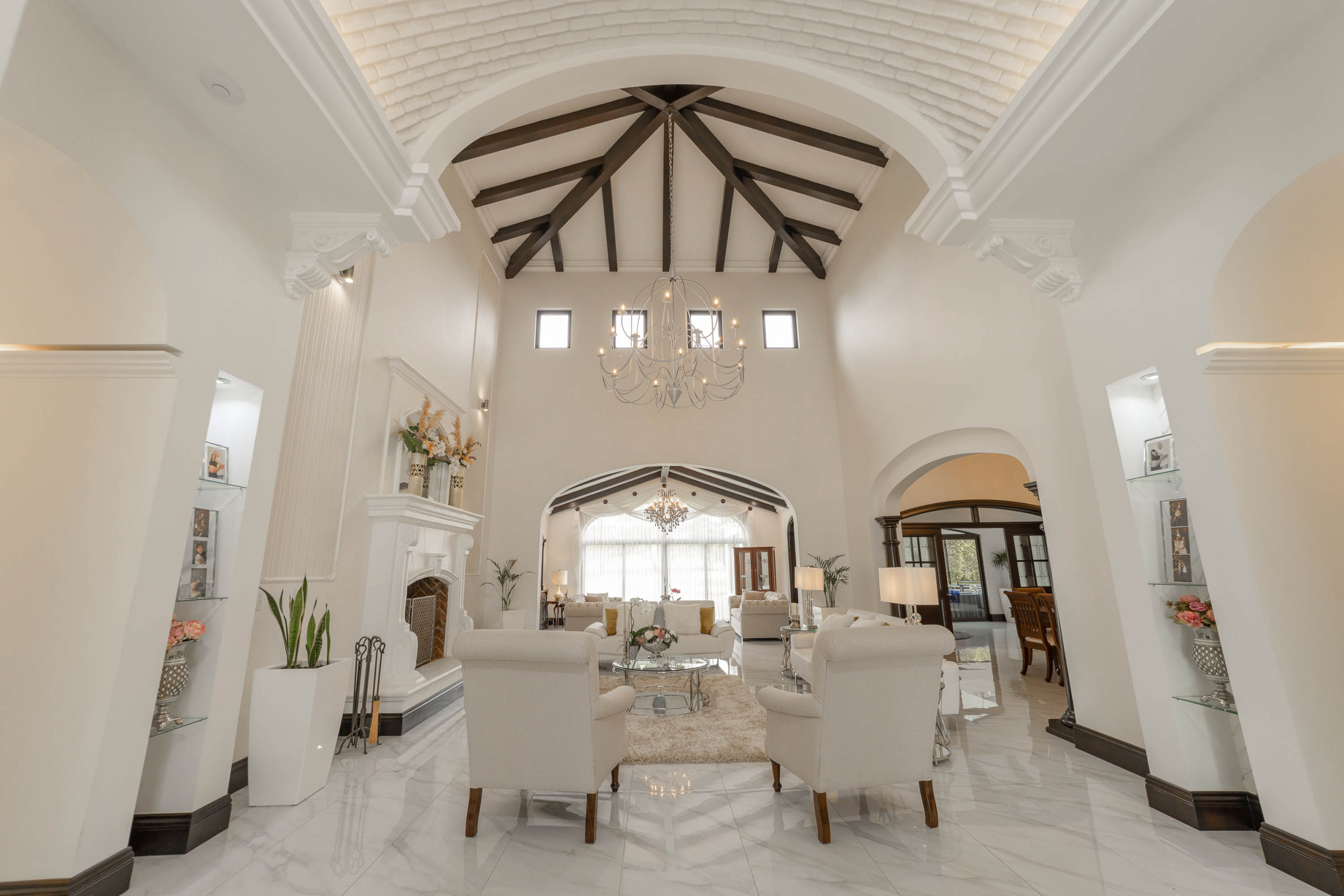 Monteran Luxury Estate: Exquisite 3-Bedroom Residence SOLD