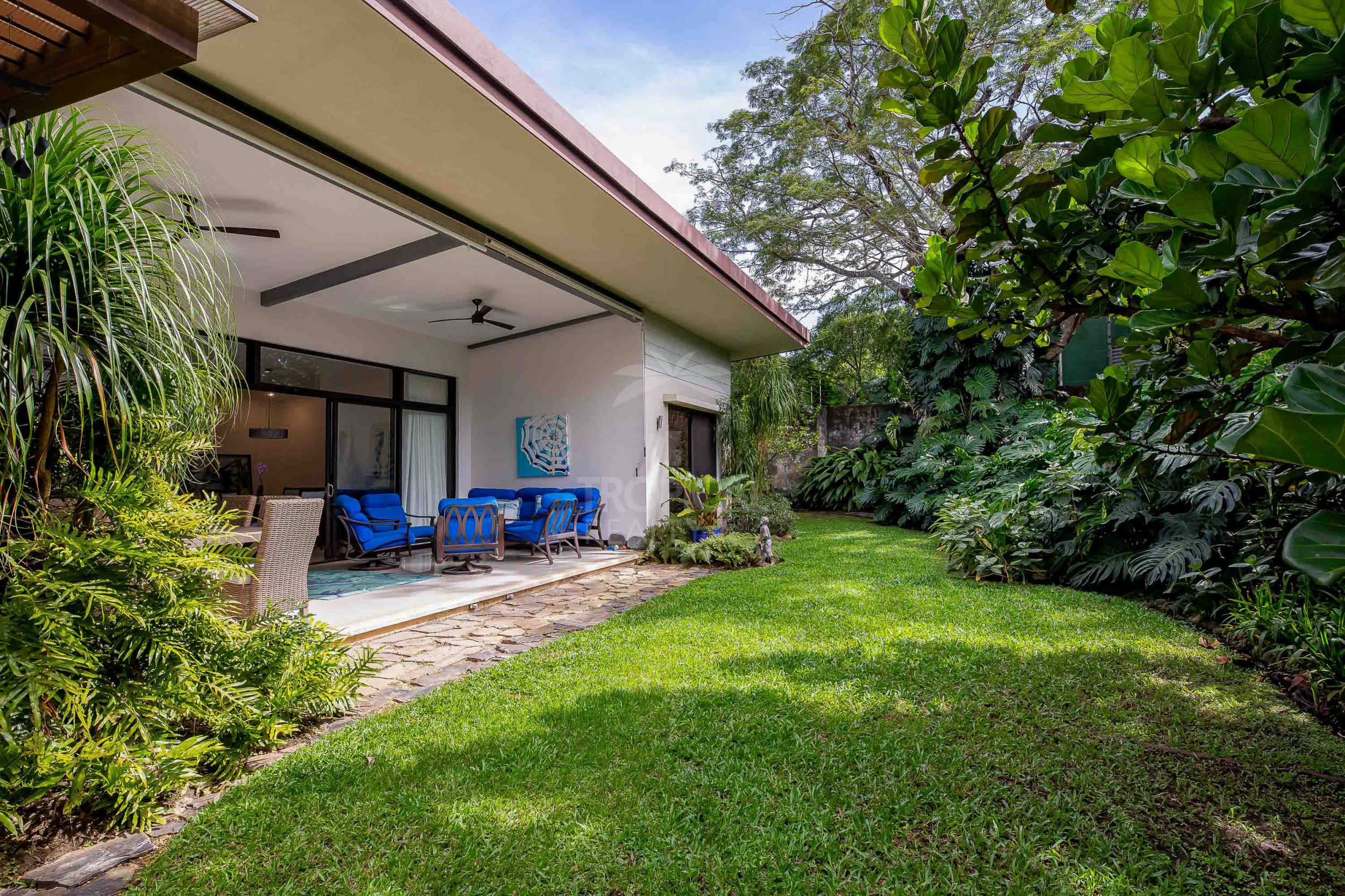 Casa Bougainvillea – Single-Story Luxury Home in Santa Ana with Expansive Private Garden