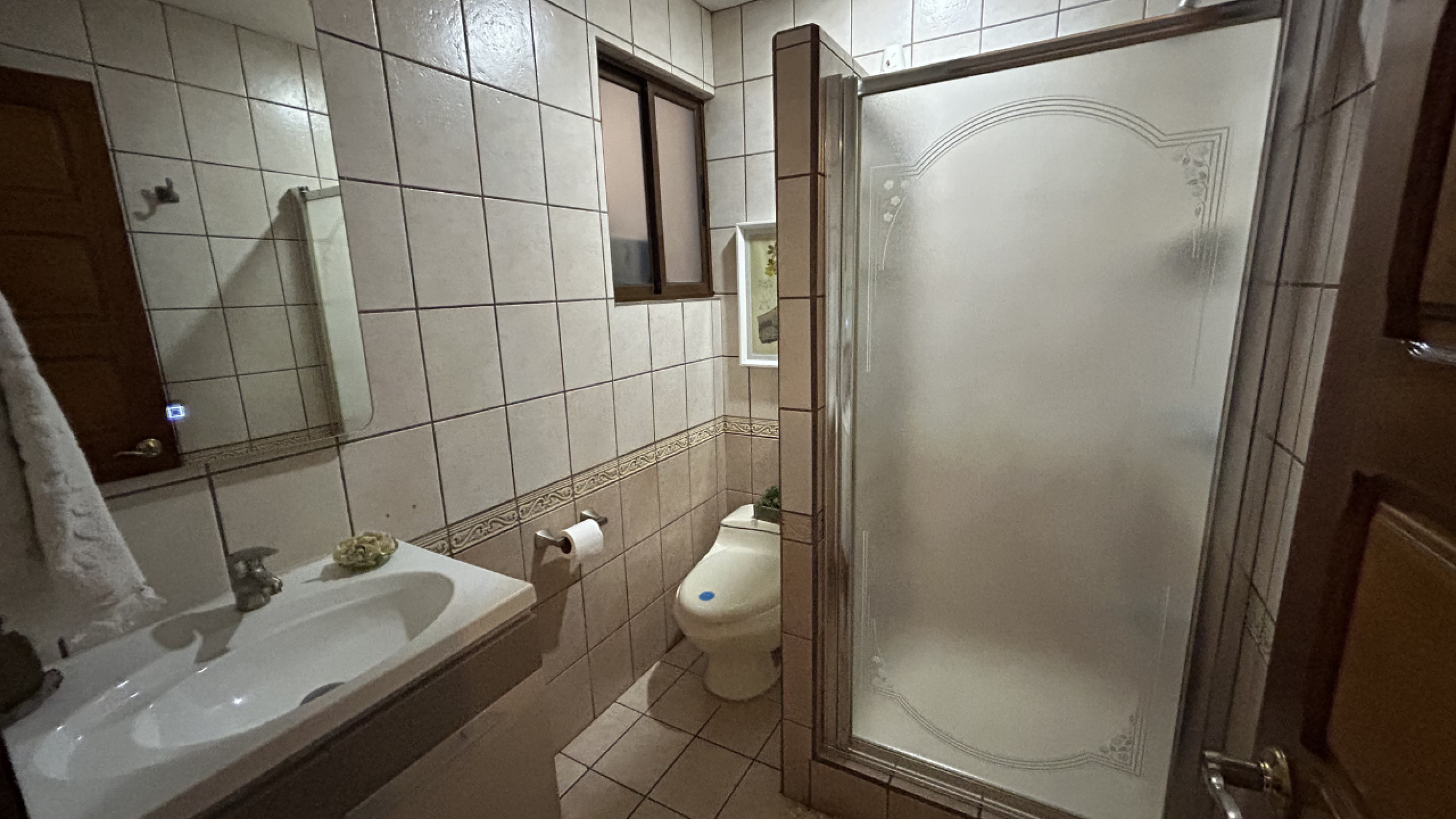 Home for Sale in Rohrmoser, Pavas – Spacious Layout & Private Terrace