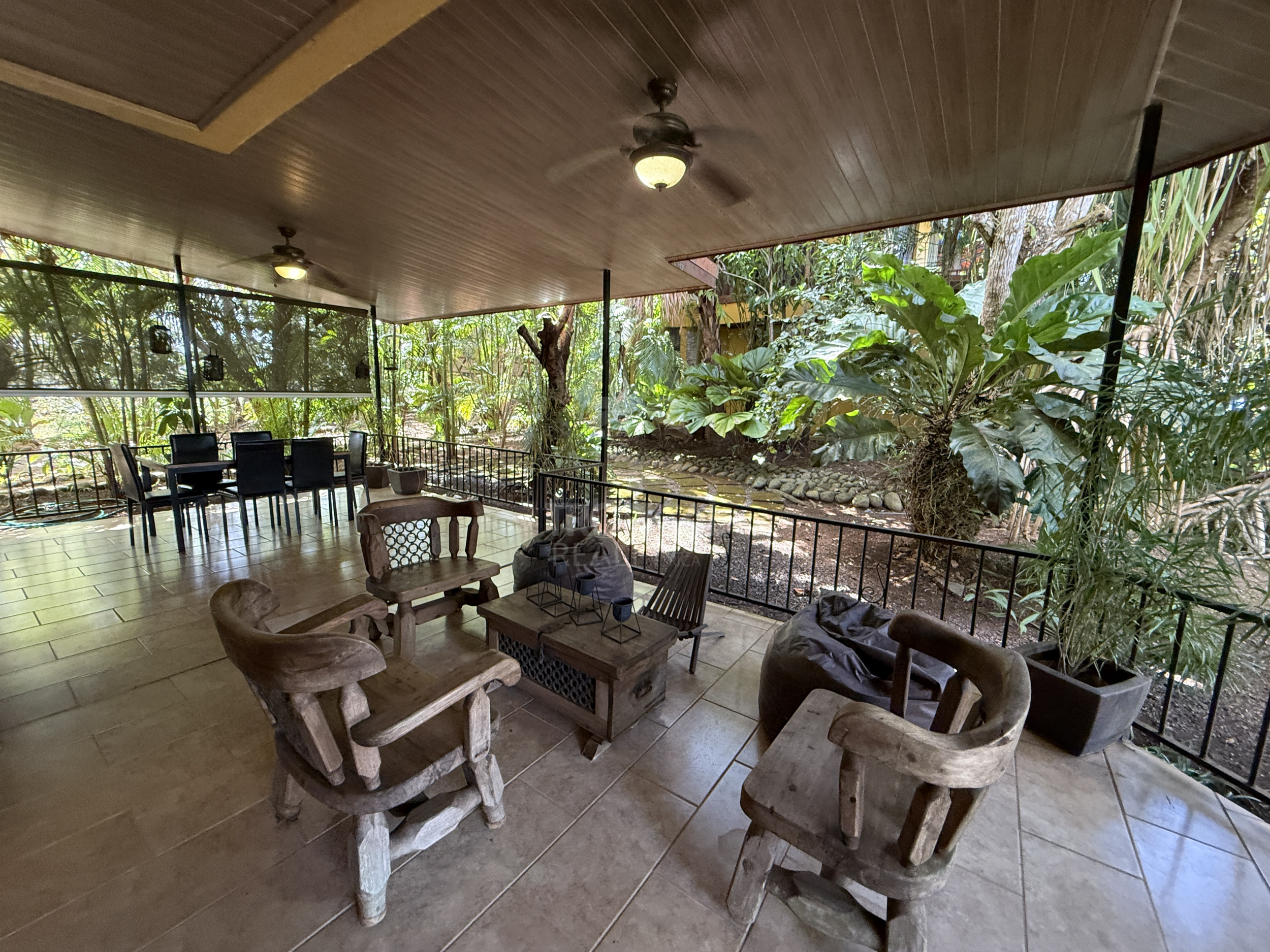 Property for sale with 3 houses and a cabin in Esparza!