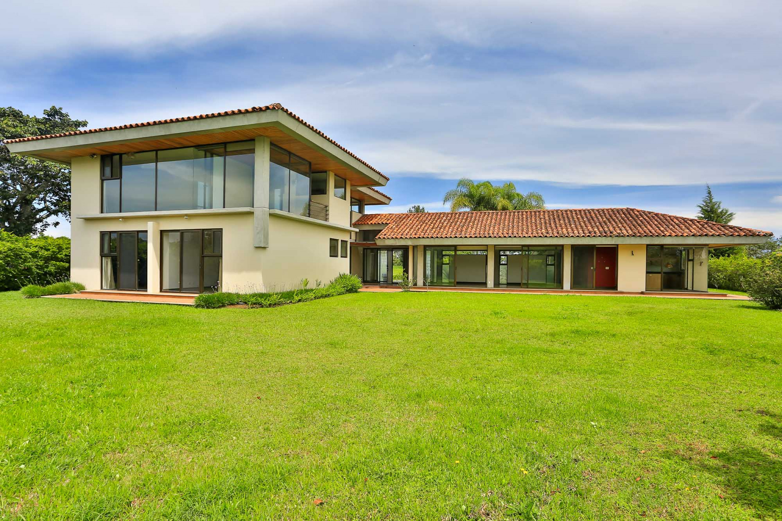 For Sale: Stunning Luxury Home in Monteran, Granadilla – Premier Location and Exclusive Privacy