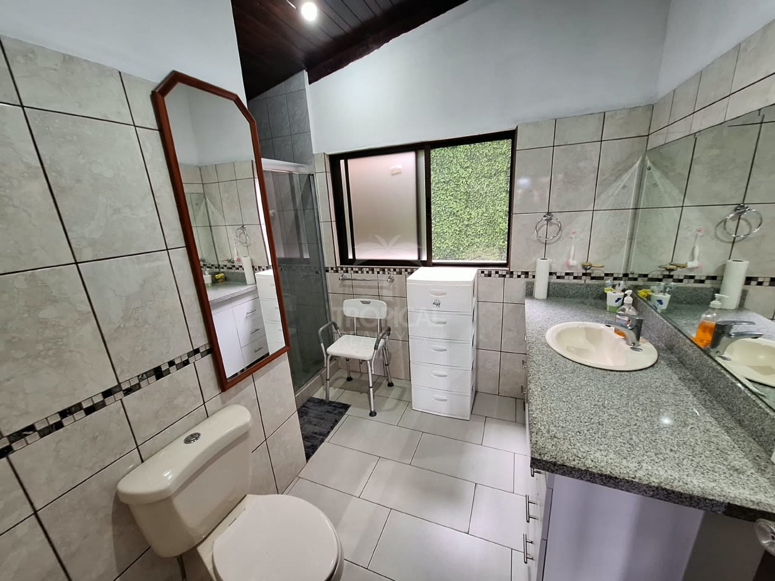 Multi-Purpose Property for Sale in Downtown Heredia – Residential Comfort, Investment Potential and Commercial Opportunity