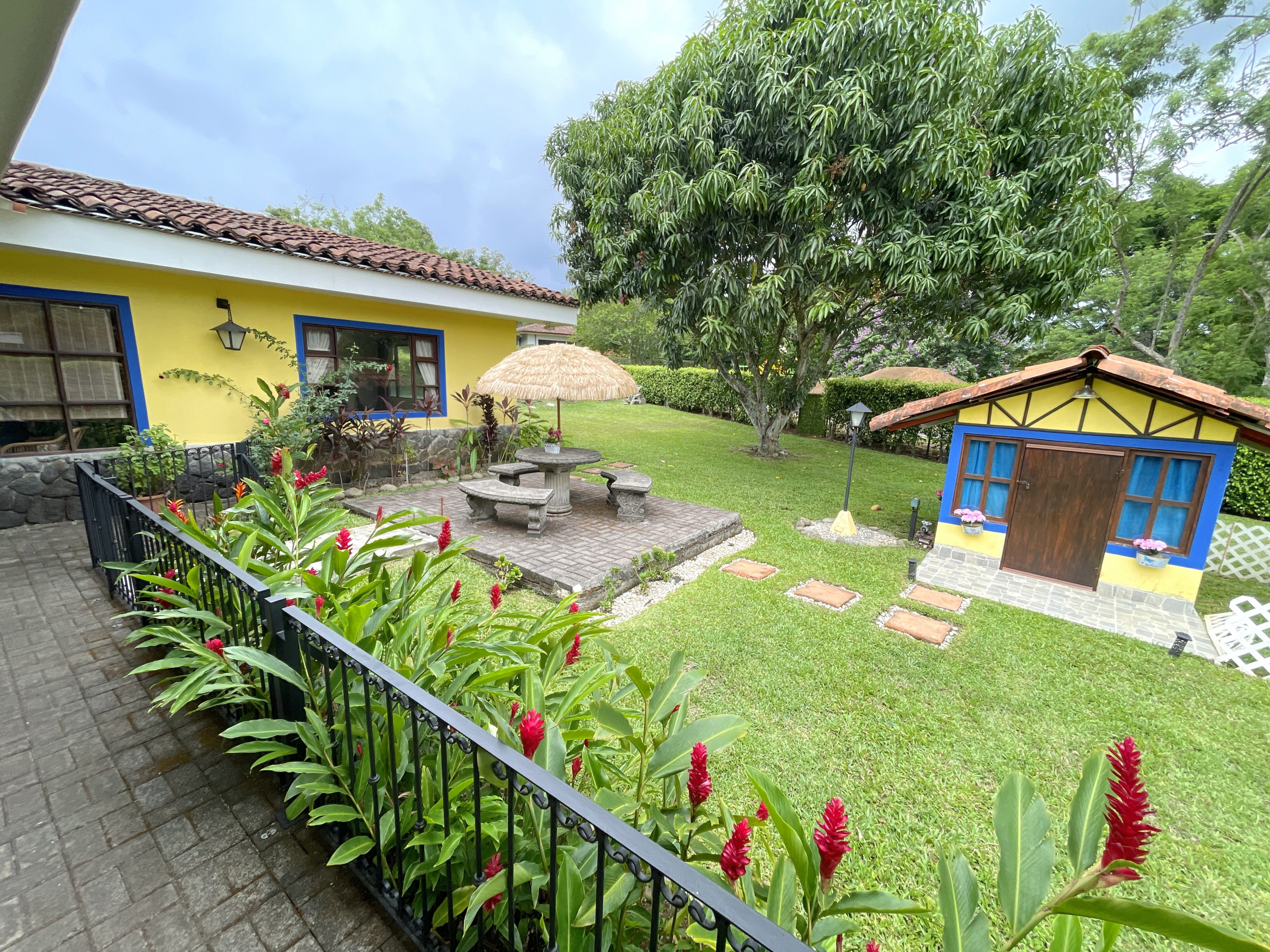 SOLD Charming Single-Story Residence in Los Reyes La Guacima: Your Ideal Home Awaits!