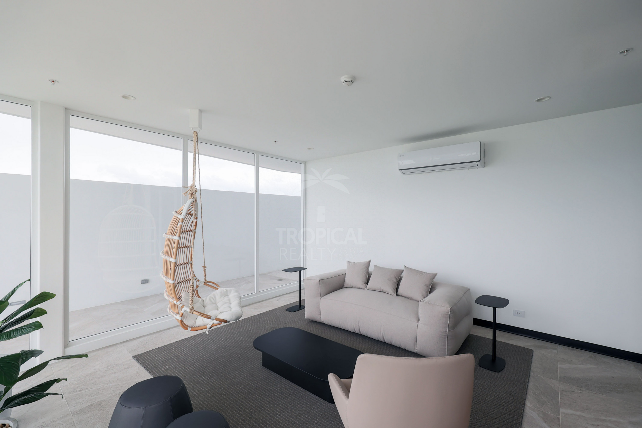 Contemporary City View Apartment – La Sabana, San José