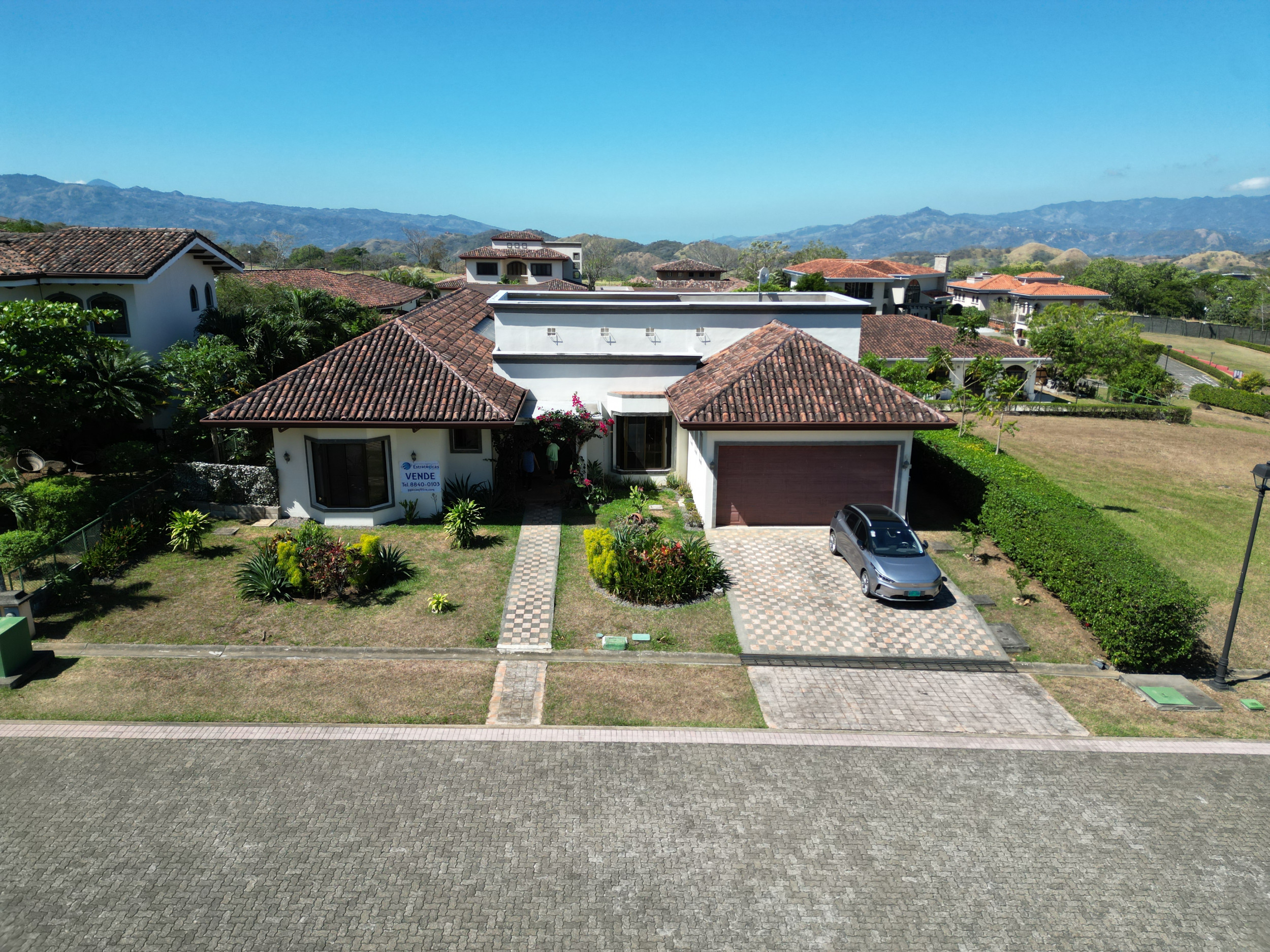 House for sale in a condominium within Ciudad-Hacienda Los Reyes