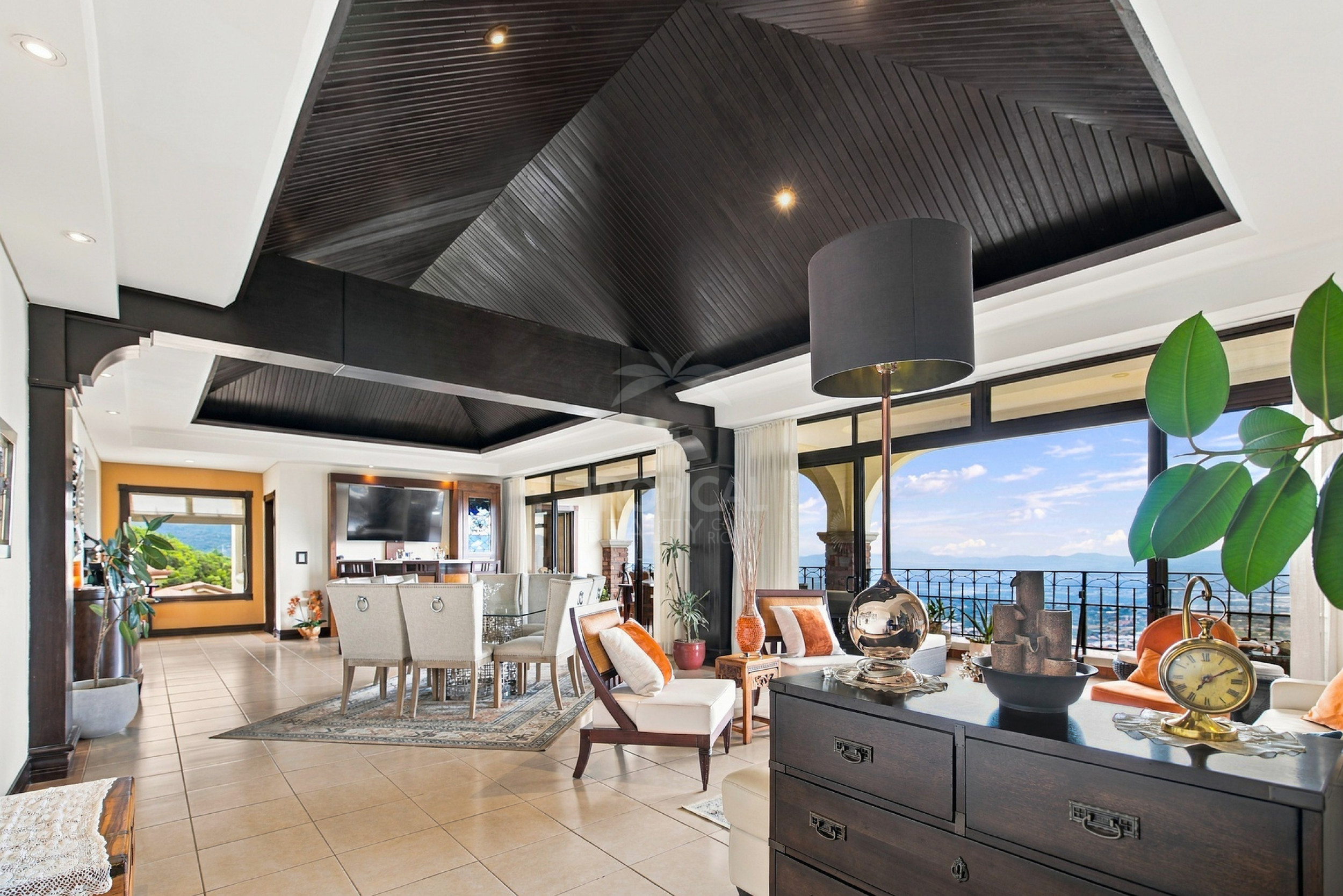 Mountain-View Penthouse with Rooftop Deck in Altos de Monasterio