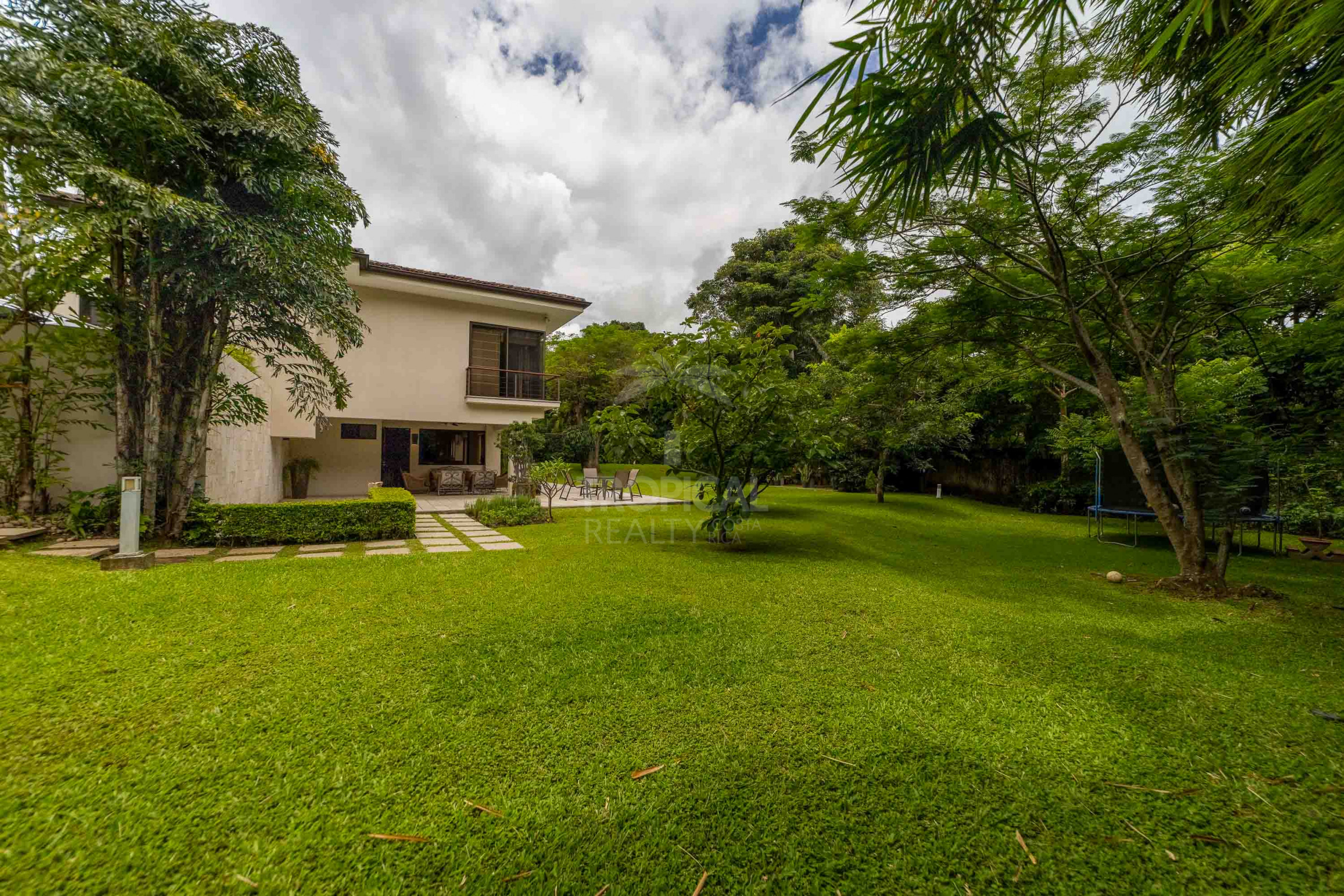 Elegance, Privacy & Comfort in the Heart of Escazú