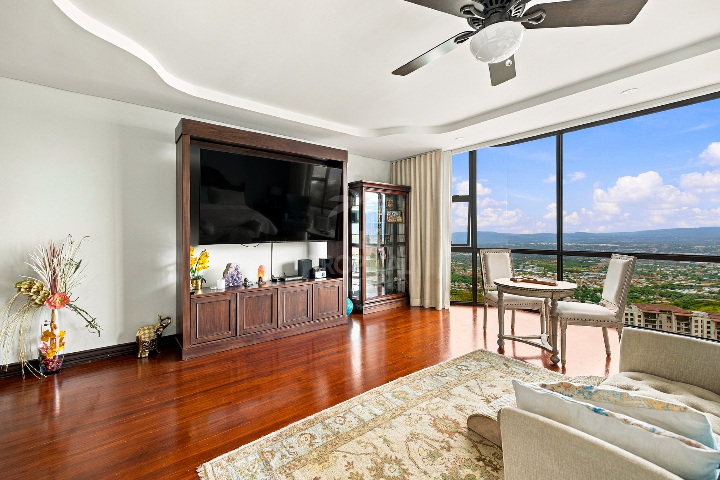 Vivir en las Nubes: Penthouse de 432 m² en Altos de Monasterio
