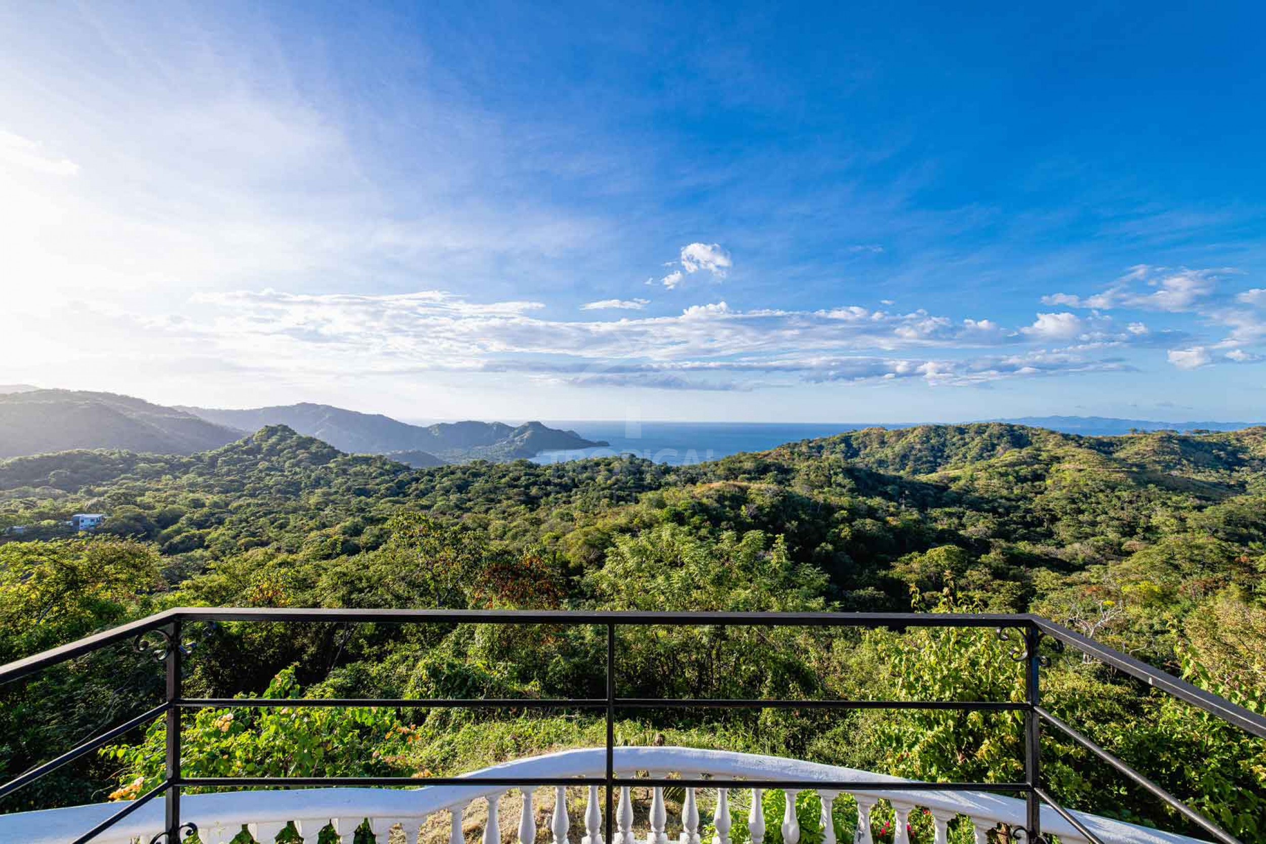 Luxury Villa in Guanacaste with Infinity Pool and Panoramic Ocean & Volcano Views