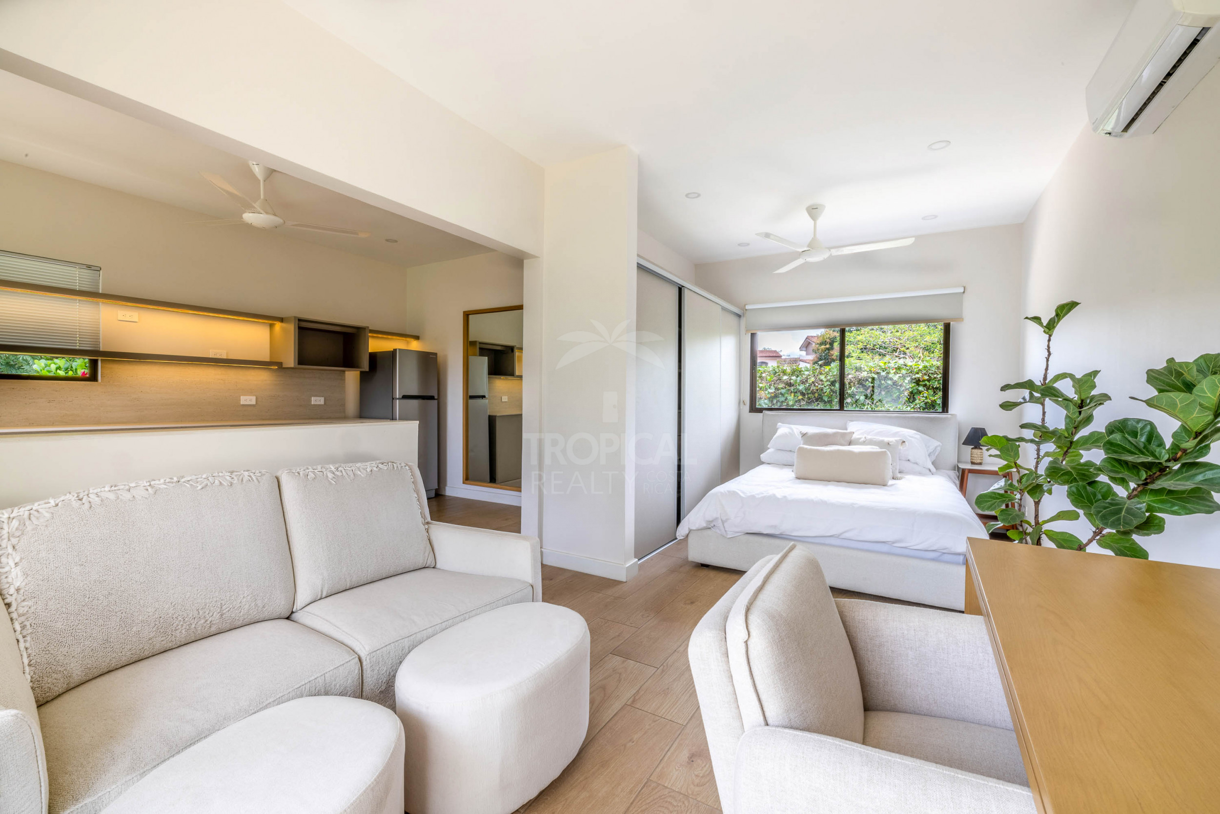 Luxury Residence for Sale in Hacienda Los Reyes – Contemporary Design, Guest Apartment & Exclusive Lifestyle