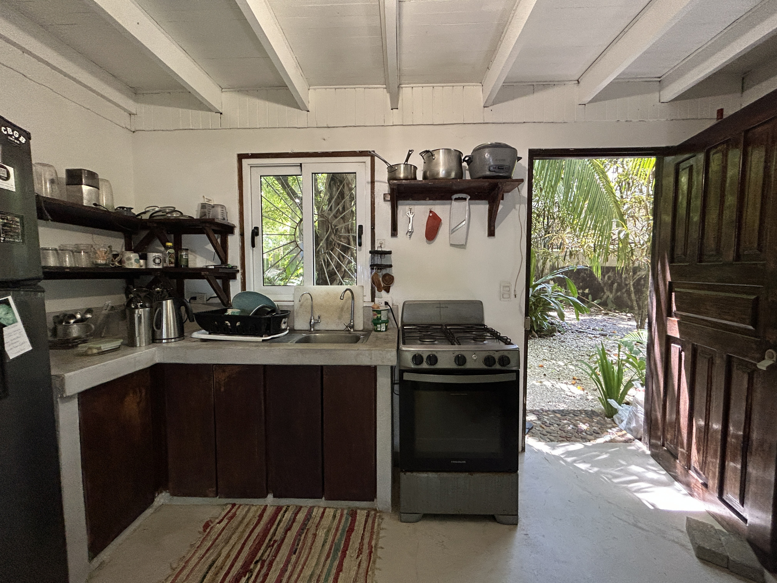 Beachfront house for rent in Santa Teresa