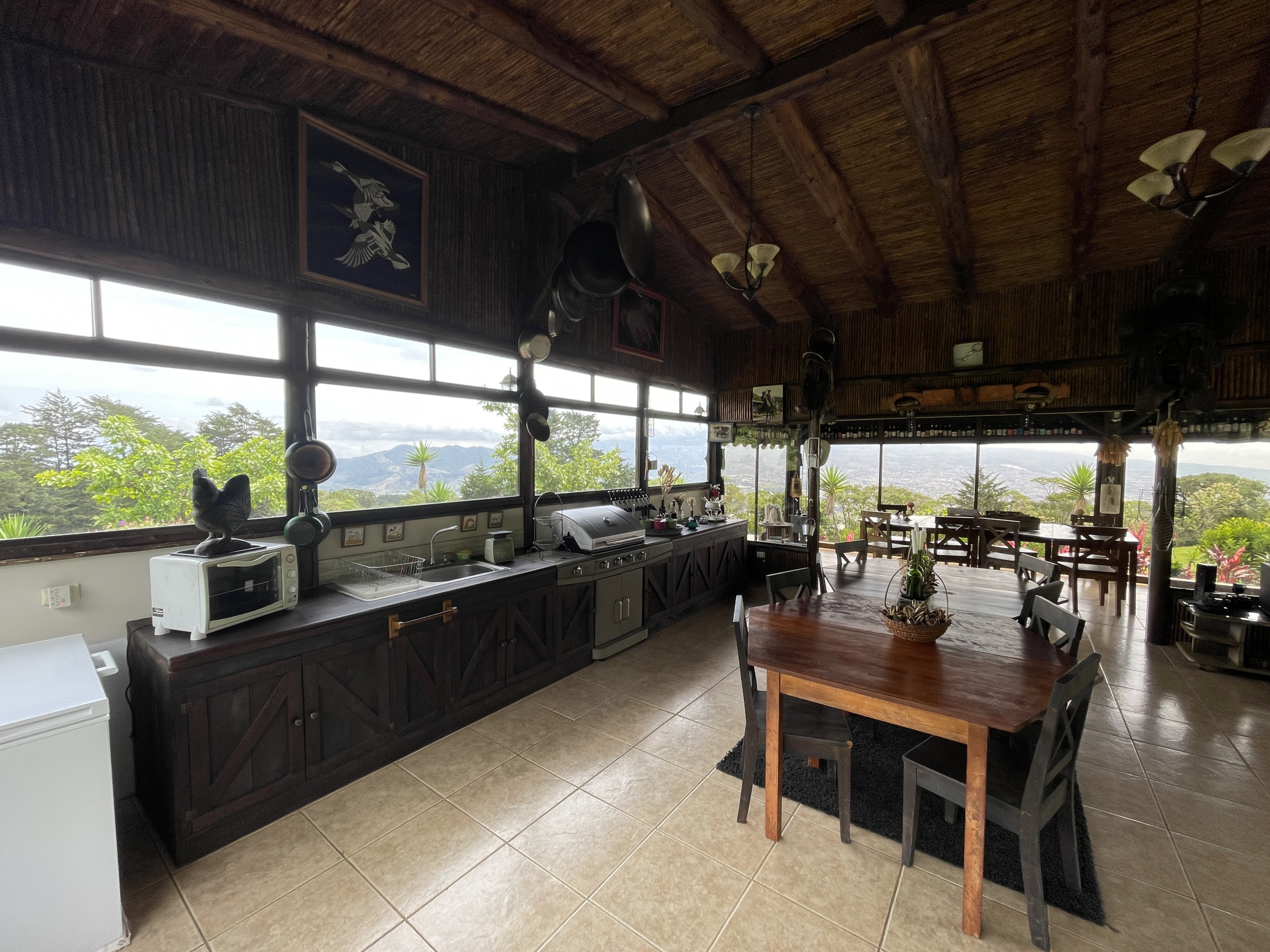 Charming Coffee Retreat Home with Stunning Views and Gourmet Coffee Plantations
