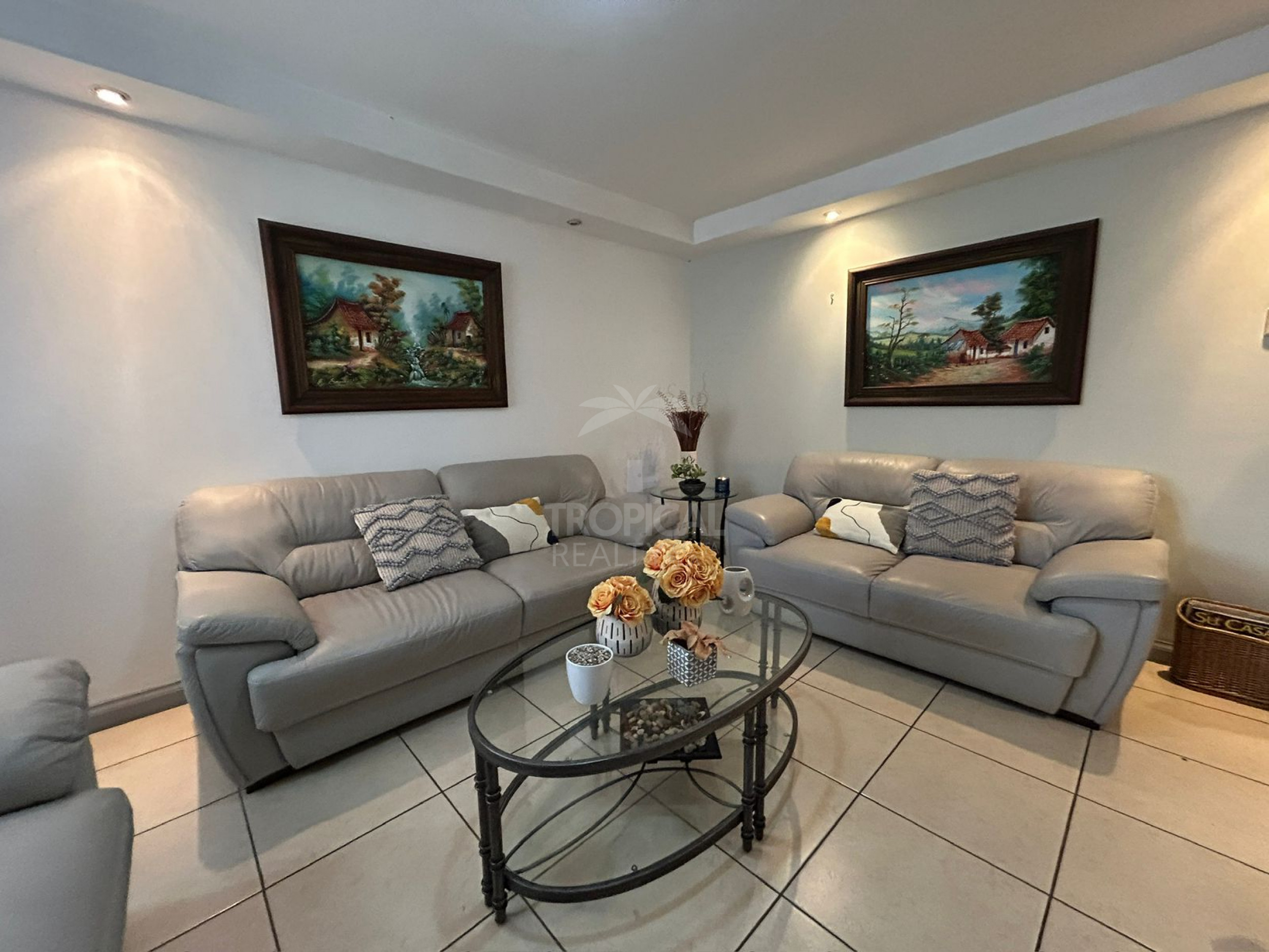 Independent Home for Sale in San Francisco de Dos Ríos – Spacious Layout, Office & Patio