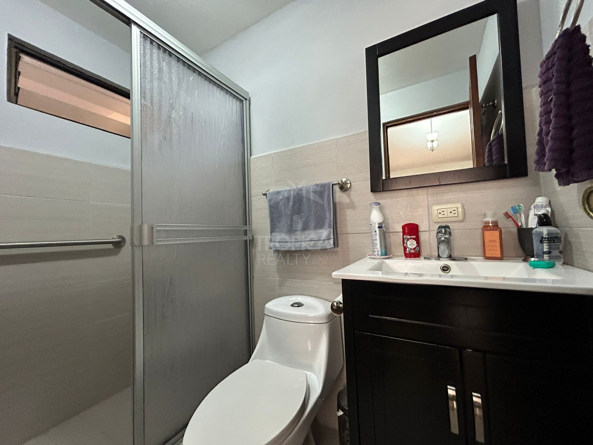 Independent Home for Sale in San Francisco de Dos Ríos – Spacious Layout, Office & Patio