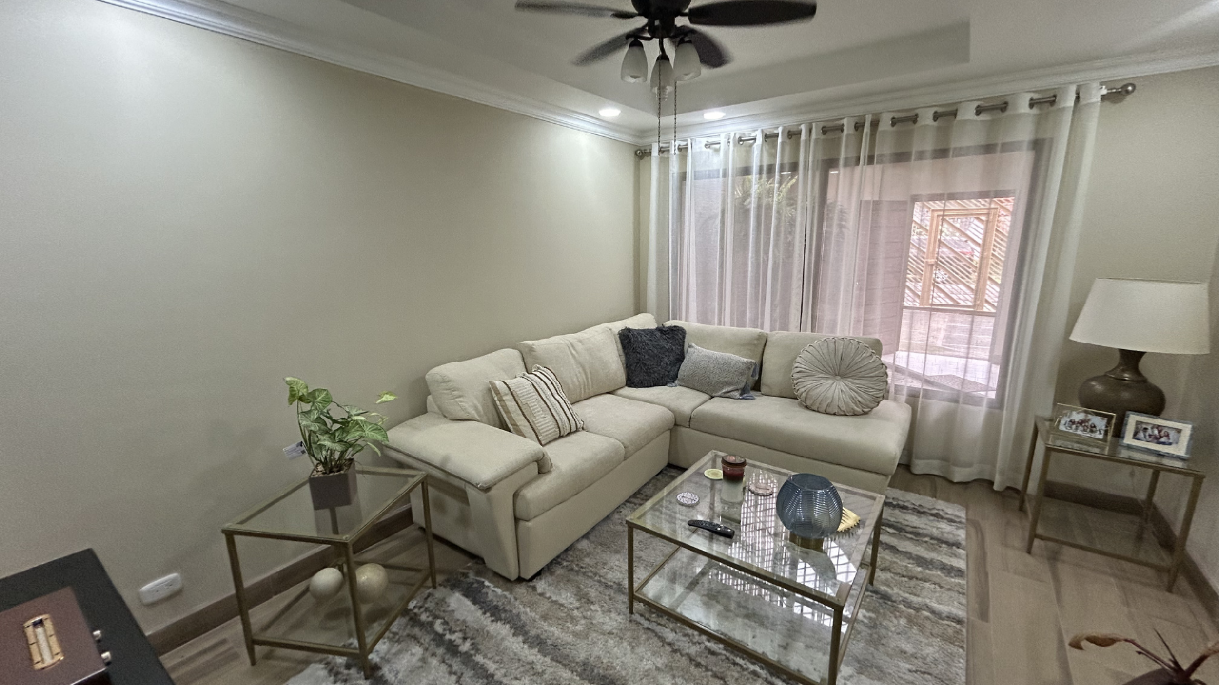 Home for Sale in Rohrmoser, Pavas – Spacious Layout & Private Terrace