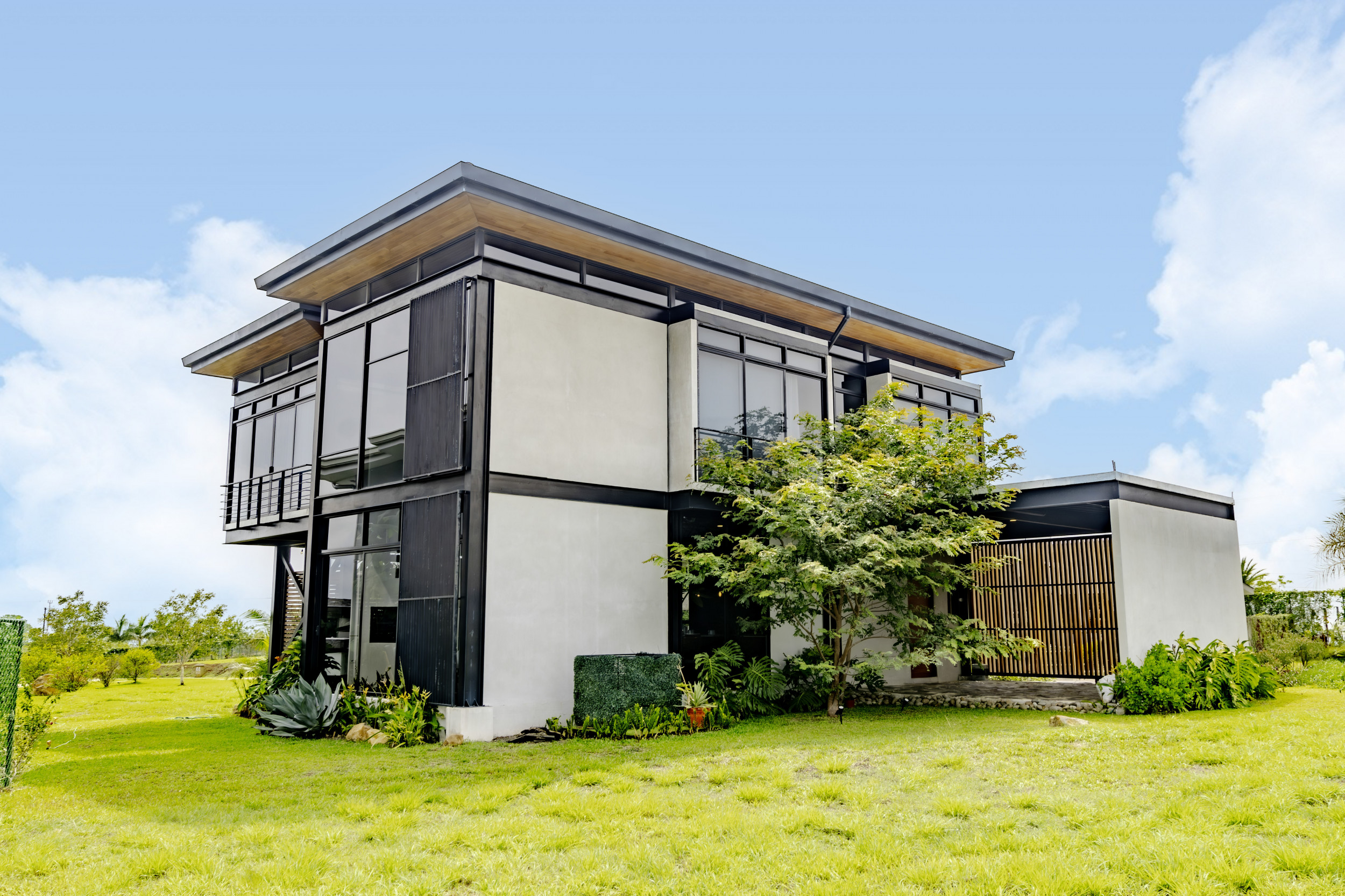 House for Sale in Hacienda Los Reyes, Guácima: Elegance and Comfort in an Exclusive Setting