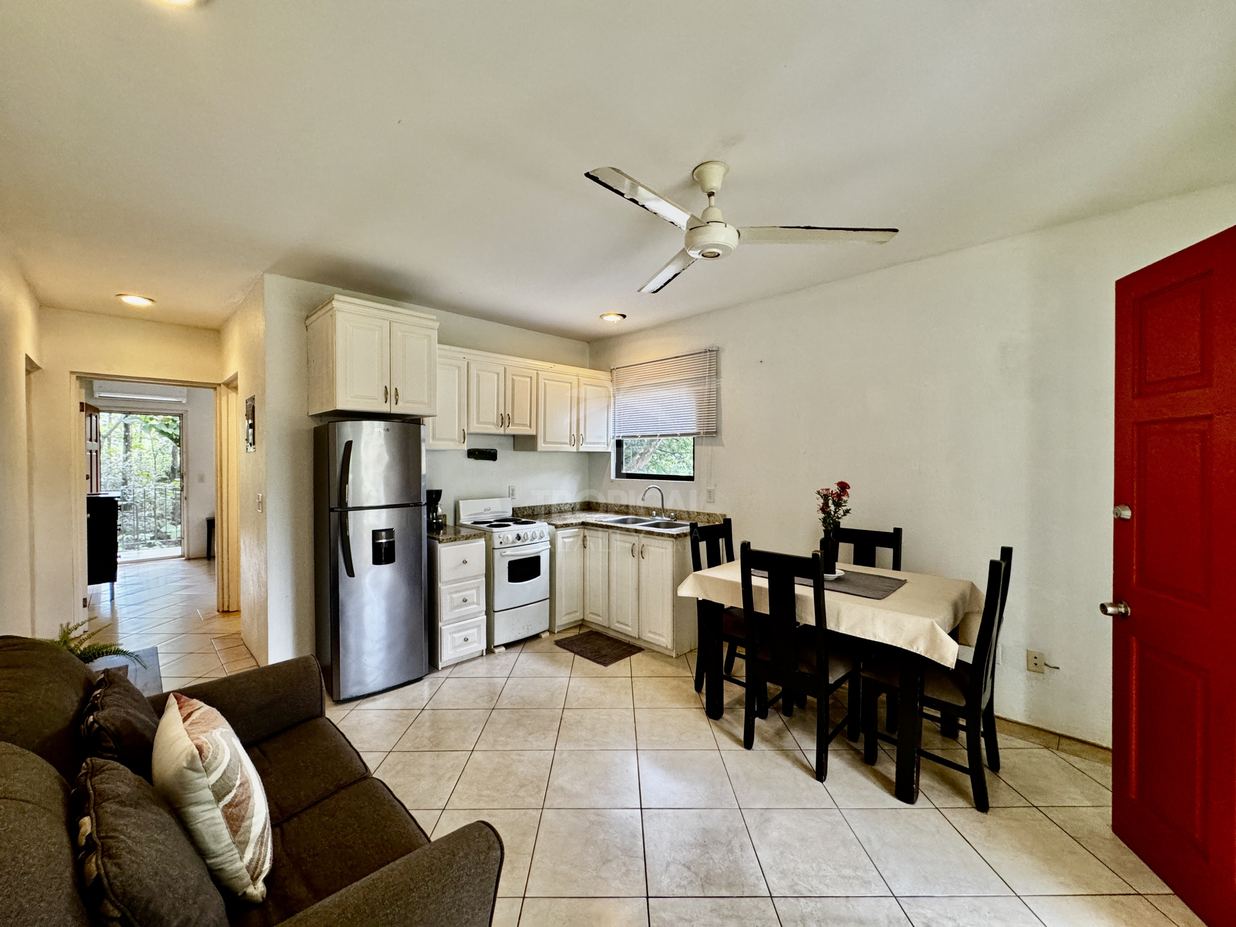 Apartamento en alquiler en Montezuma, tres habitaciones, su hogar frente al paraíso.
