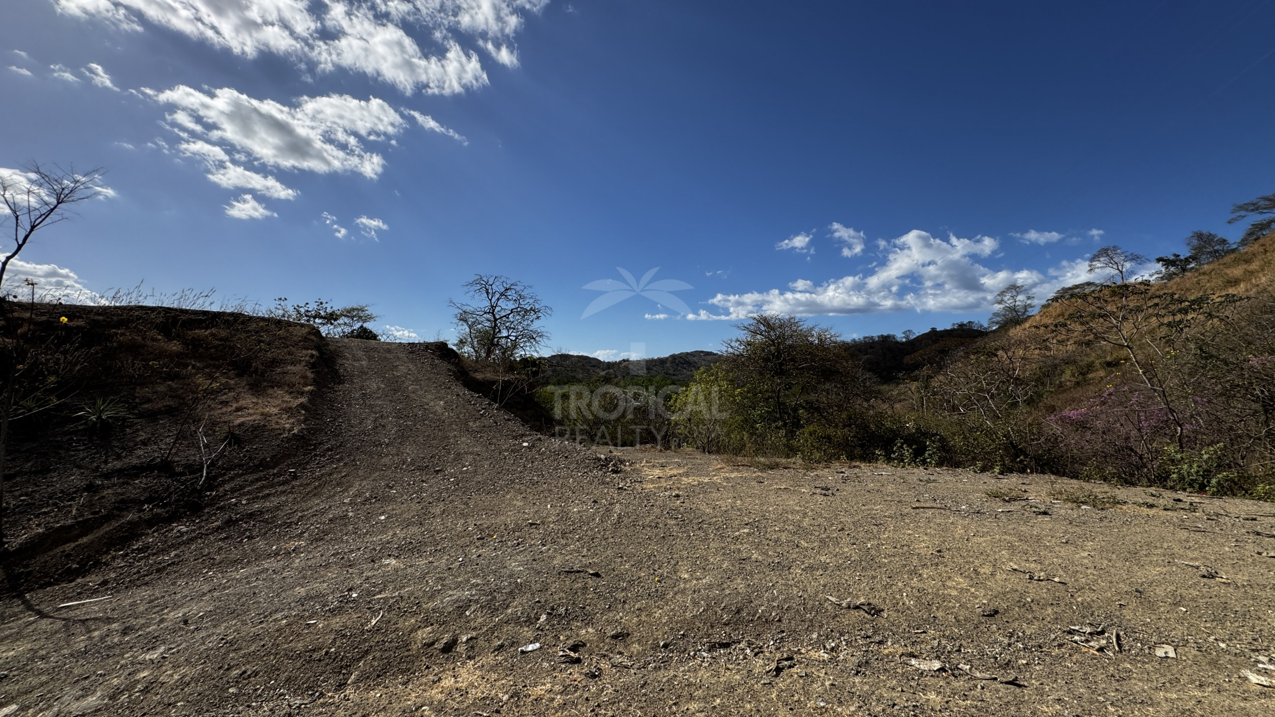 1.4 Hectares in Nuevo Colón, Guanacaste – 92 m Road Frontage