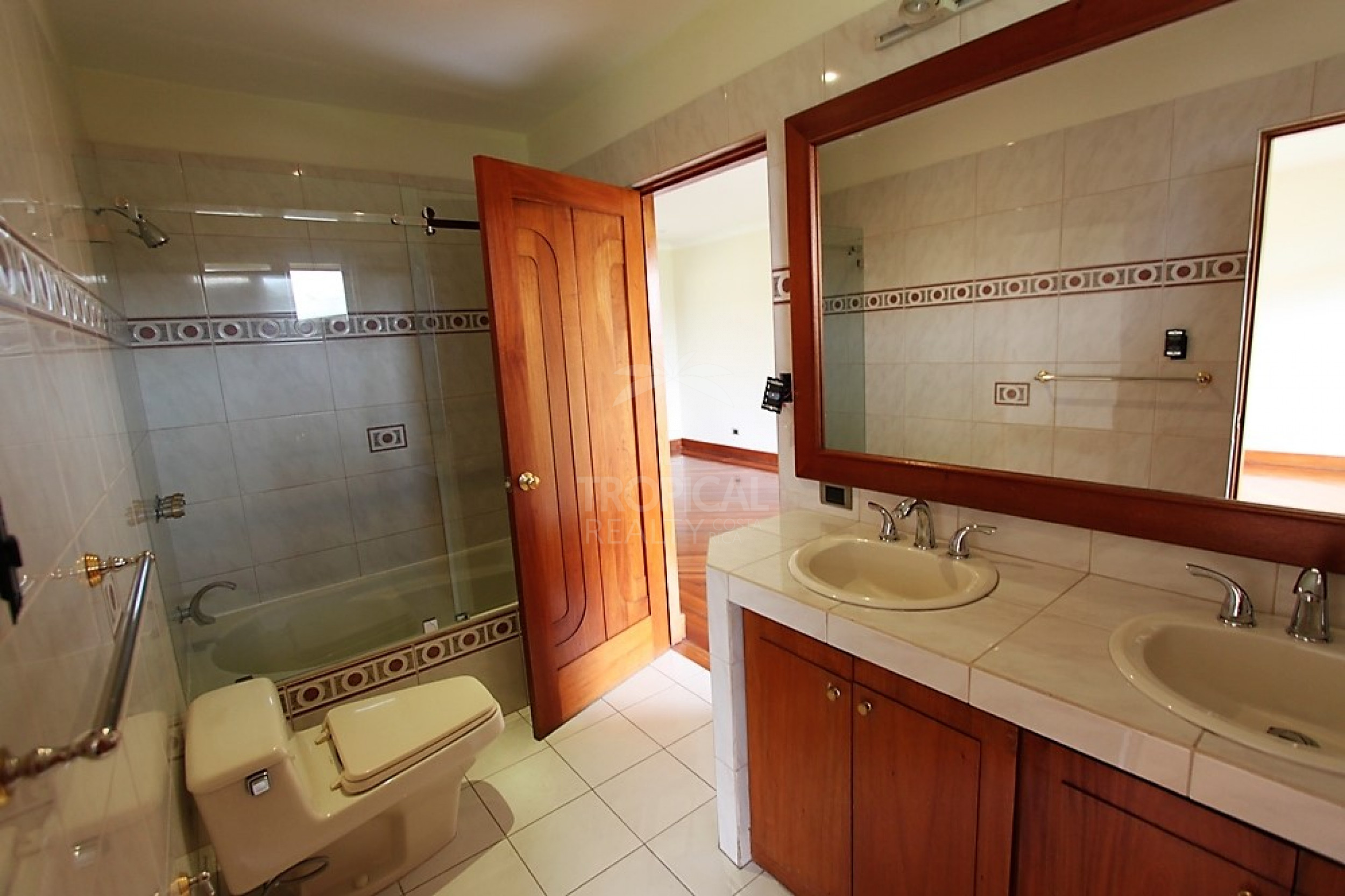 Single-Story Independent Home with Panoramic Valley Views in Jaboncillos, Escazú