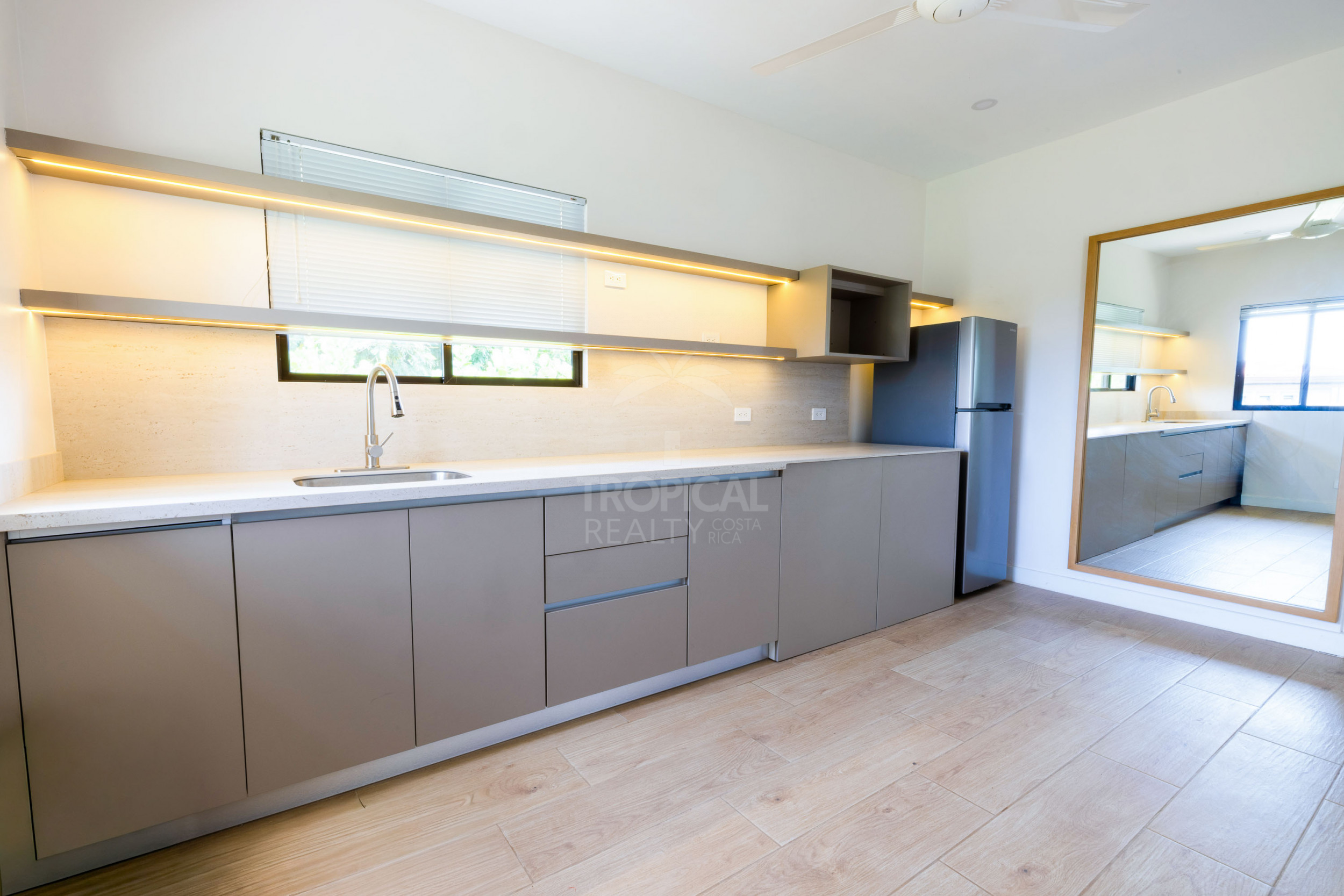 Luxury Residence for Sale in Hacienda Los Reyes – Contemporary Design, Guest Apartment & Exclusive Lifestyle