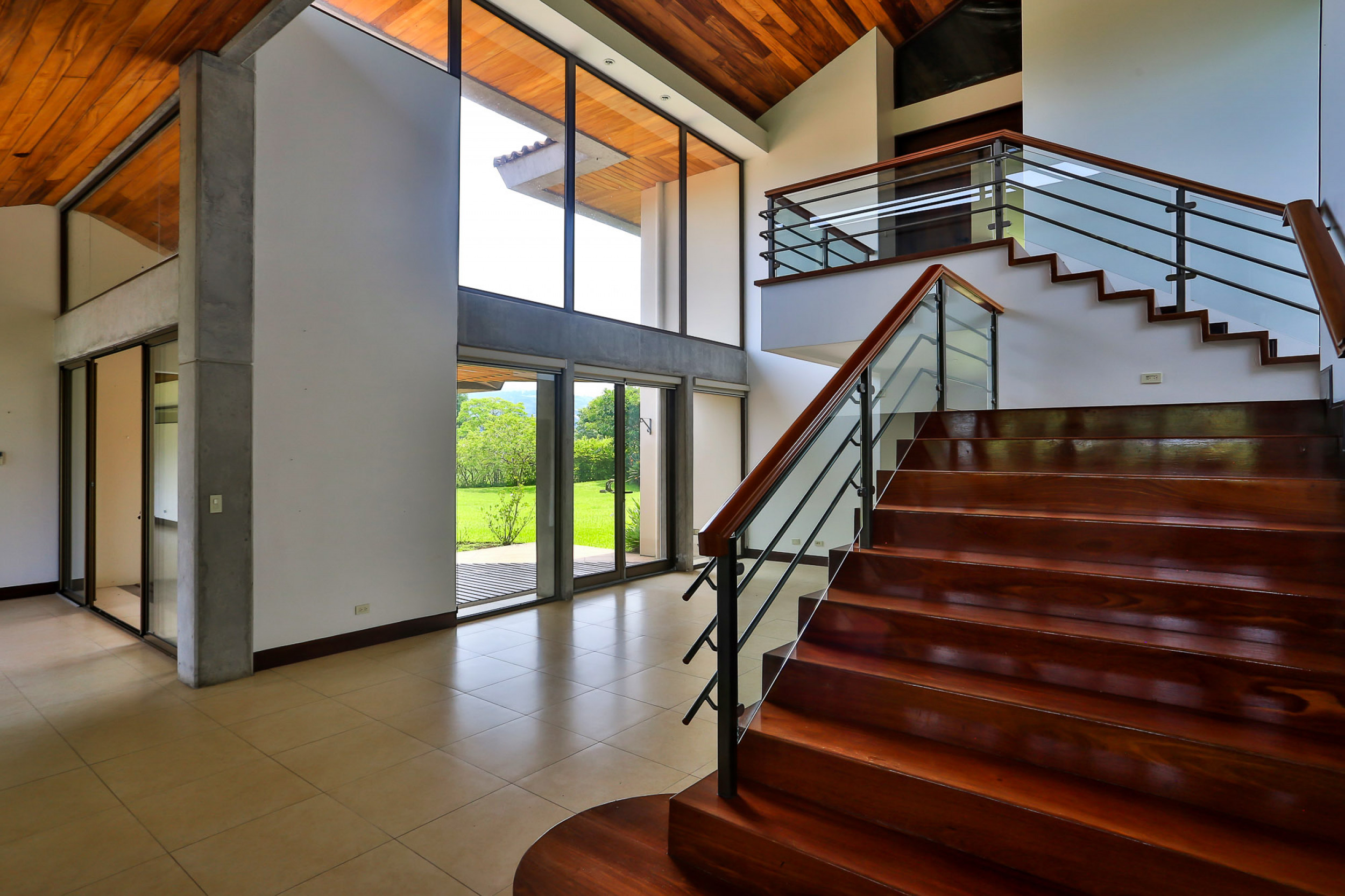 For Sale: Stunning Luxury Home in Monteran, Granadilla – Premier Location and Exclusive Privacy
