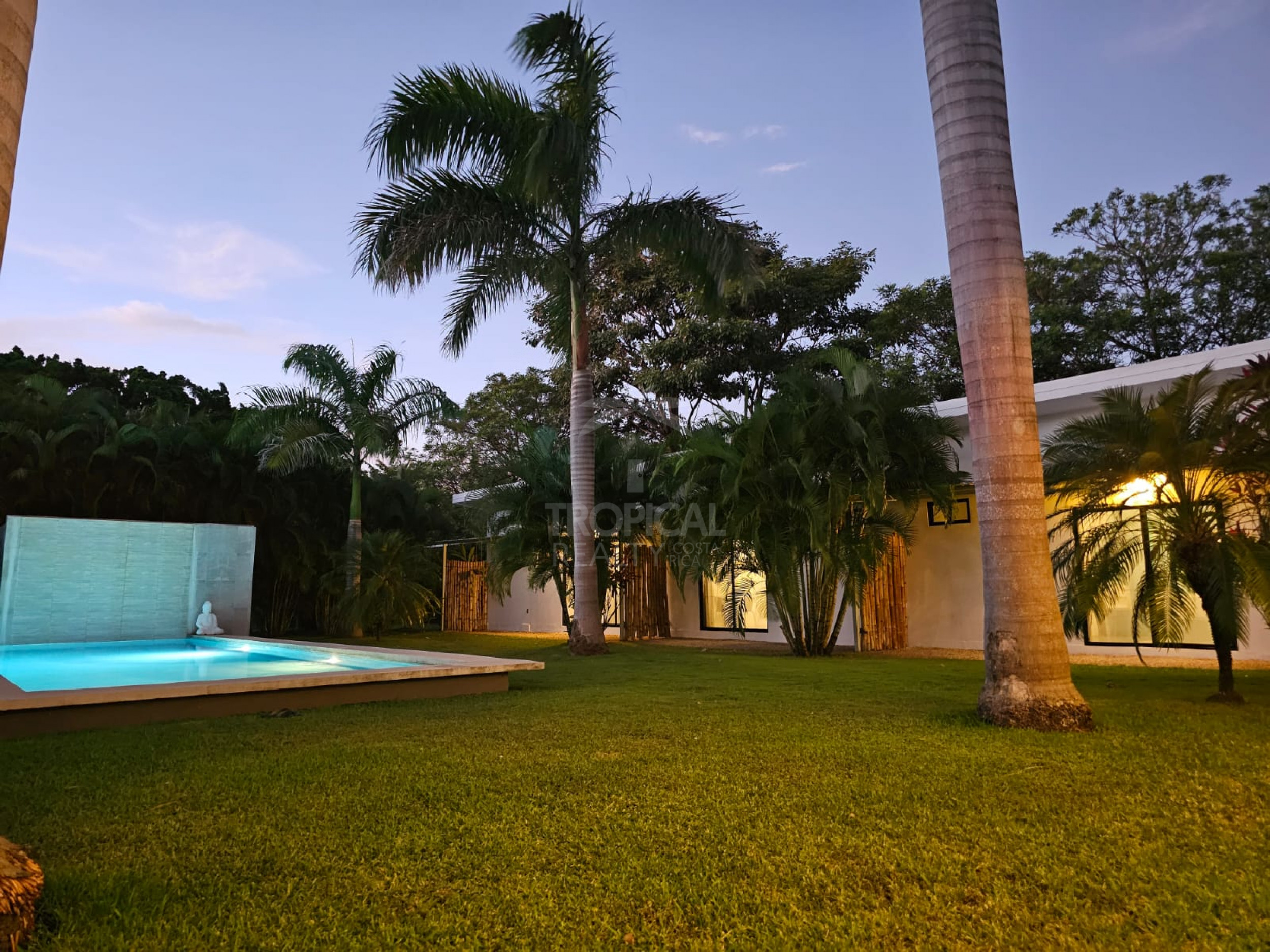 Luxury Bed & Breakfast Estate for Sale Near Playa Tamarindo – Prime Investment Opportunity