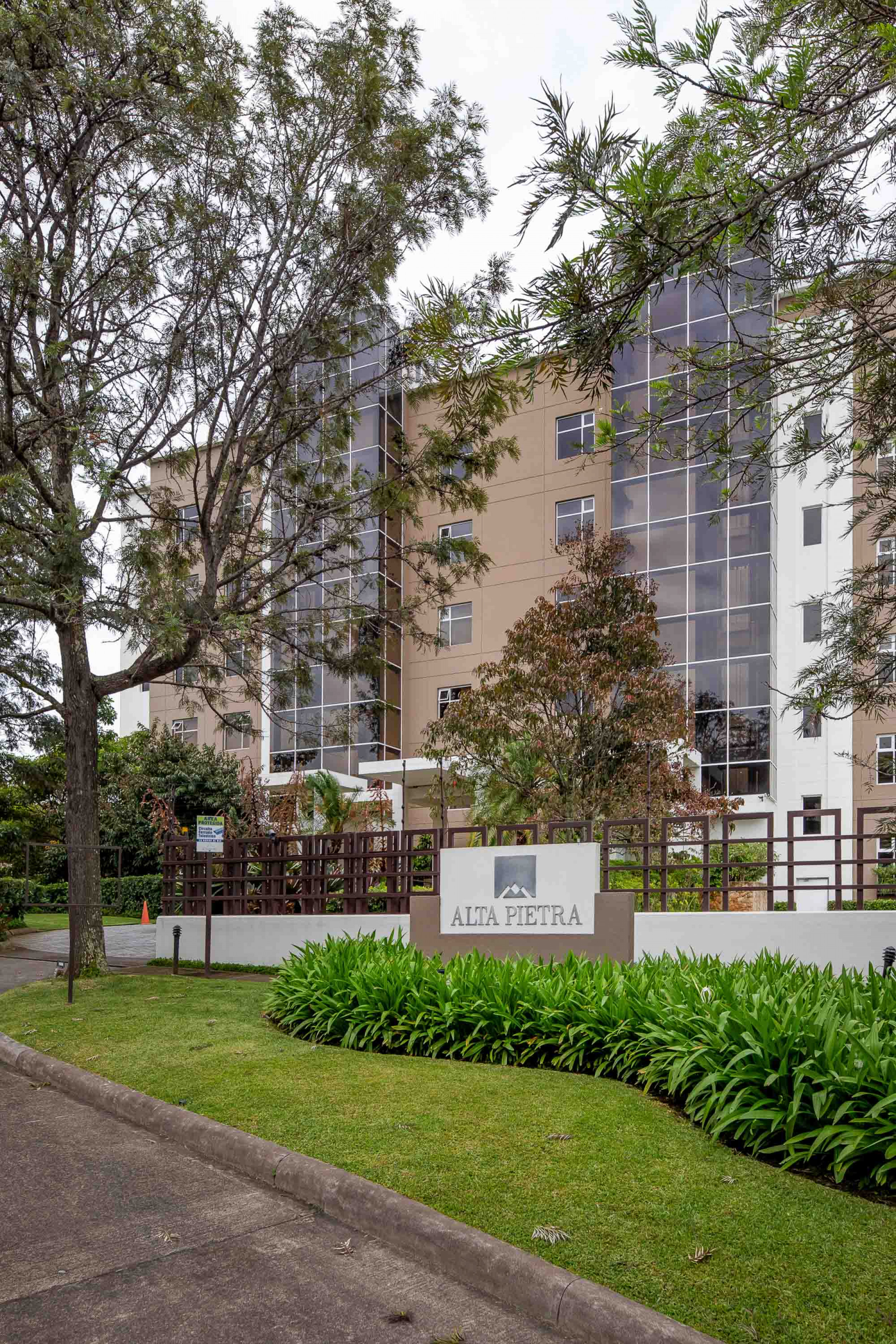 Stunning 1-Bedroom Apartment with Panoramic City Views in Bello Horizonte, Escazu - Luxury Living