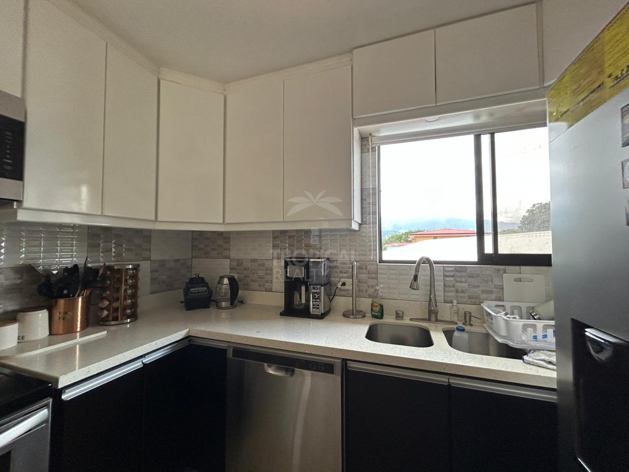 For Sale: Property with Two Independent Apartments – Pozos, Santa Ana