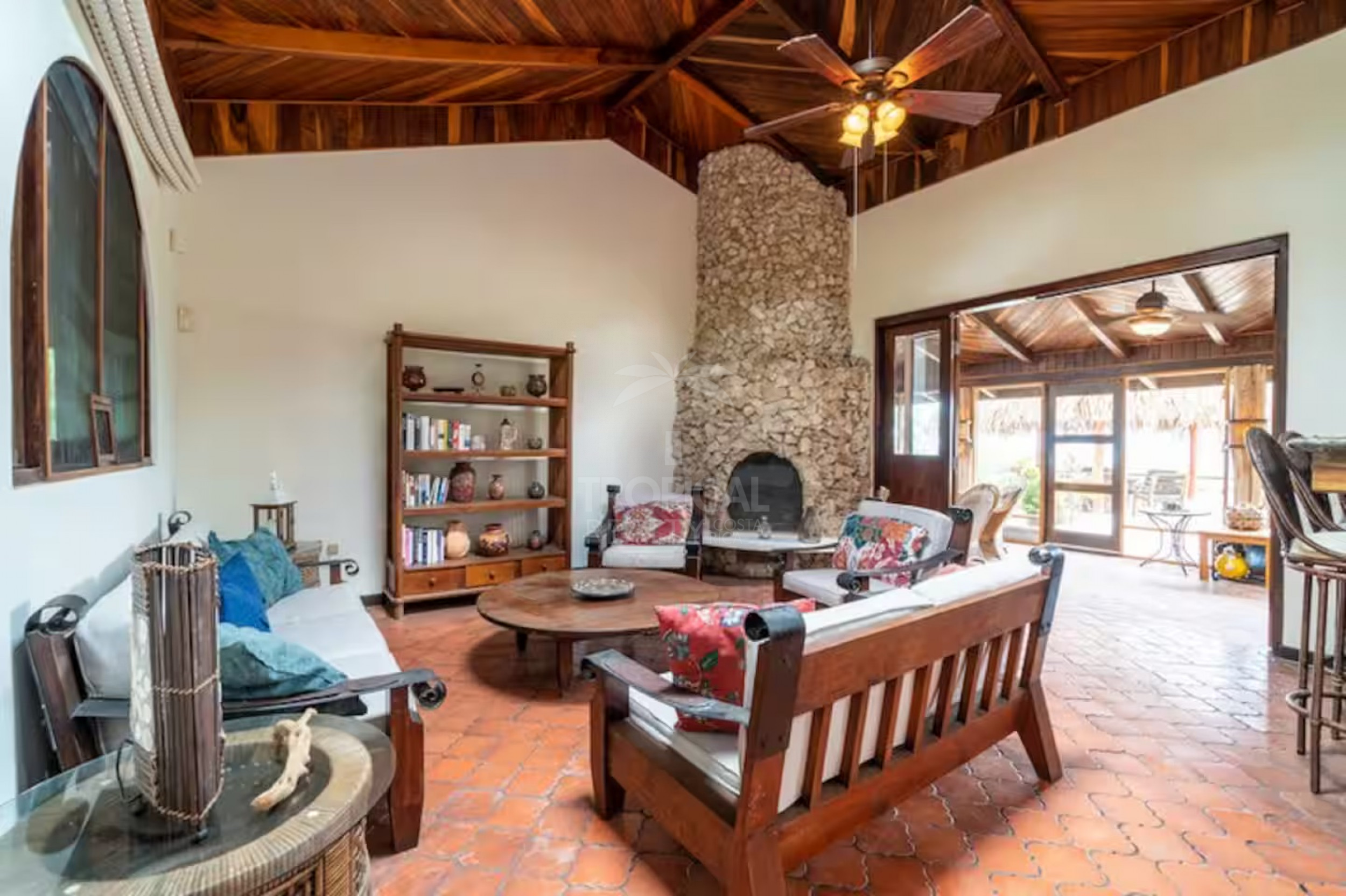 Exclusive 2-Bedroom Villa with Panoramic Ocean Views on the Cliff Top
