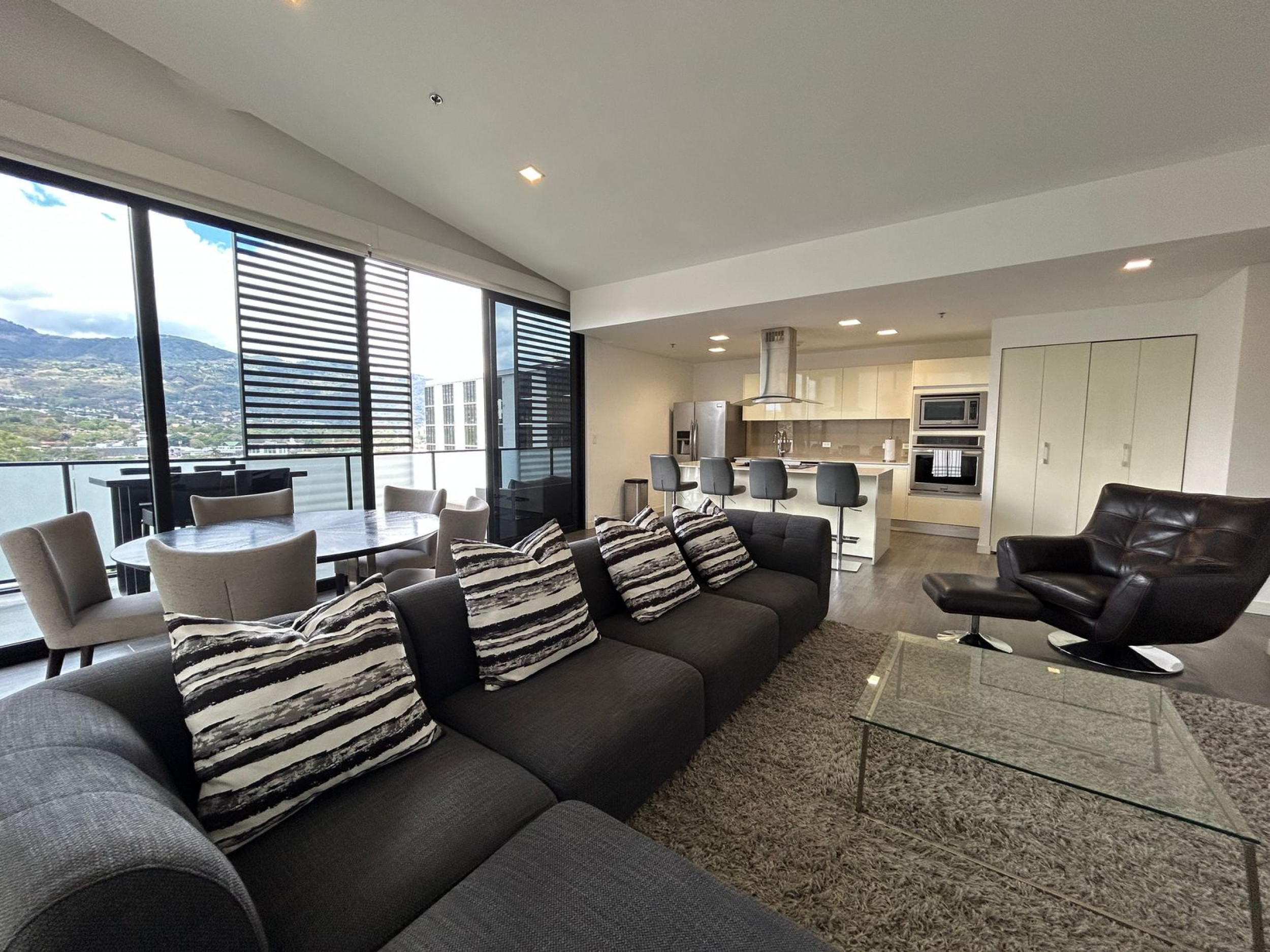 Fully Furnished Luxury Apartment in Escazú Village – Style, Comfort & Prime Location
