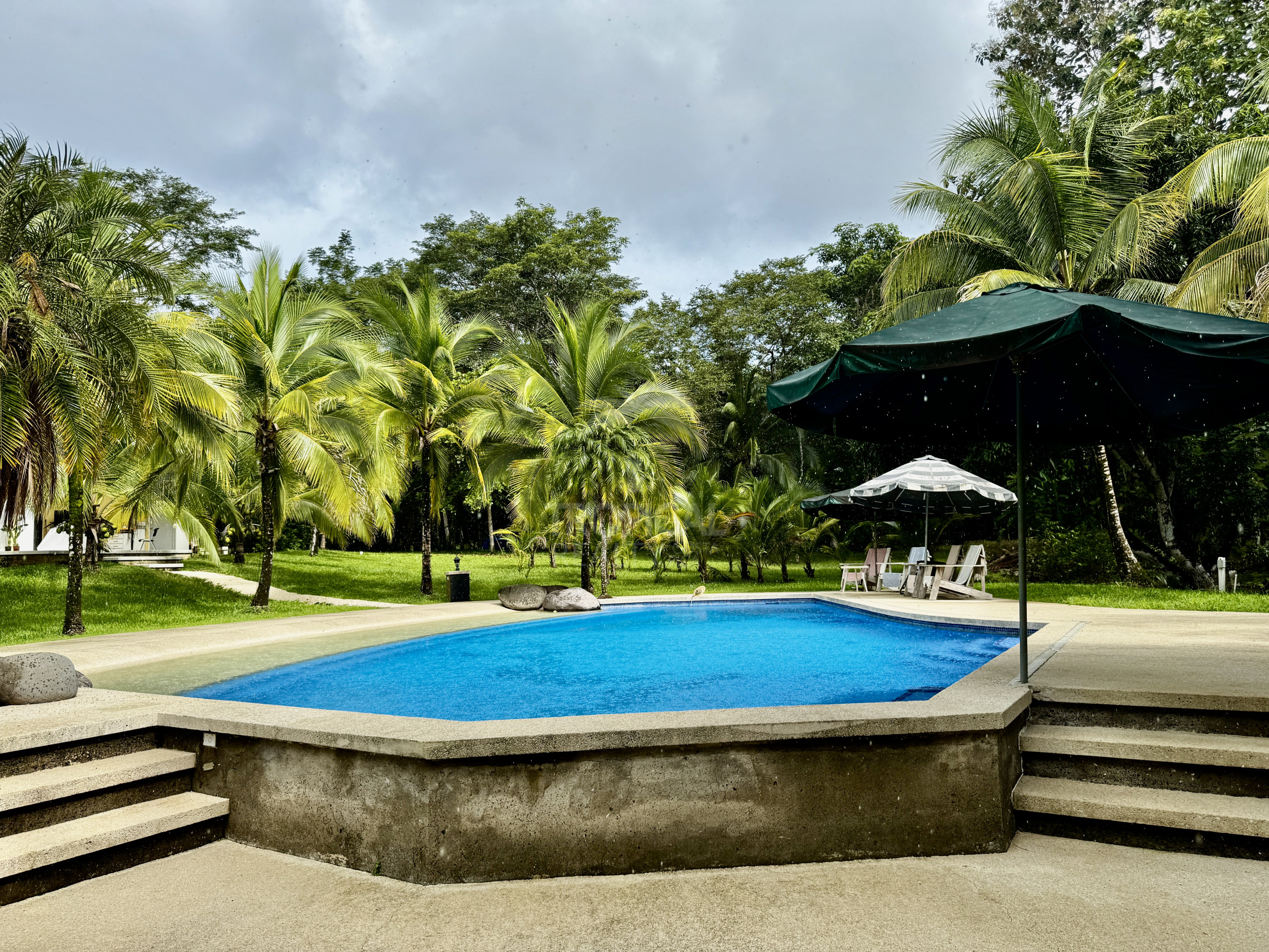 Apartamento en alquiler en Montezuma, tres habitaciones, su hogar frente al paraíso.