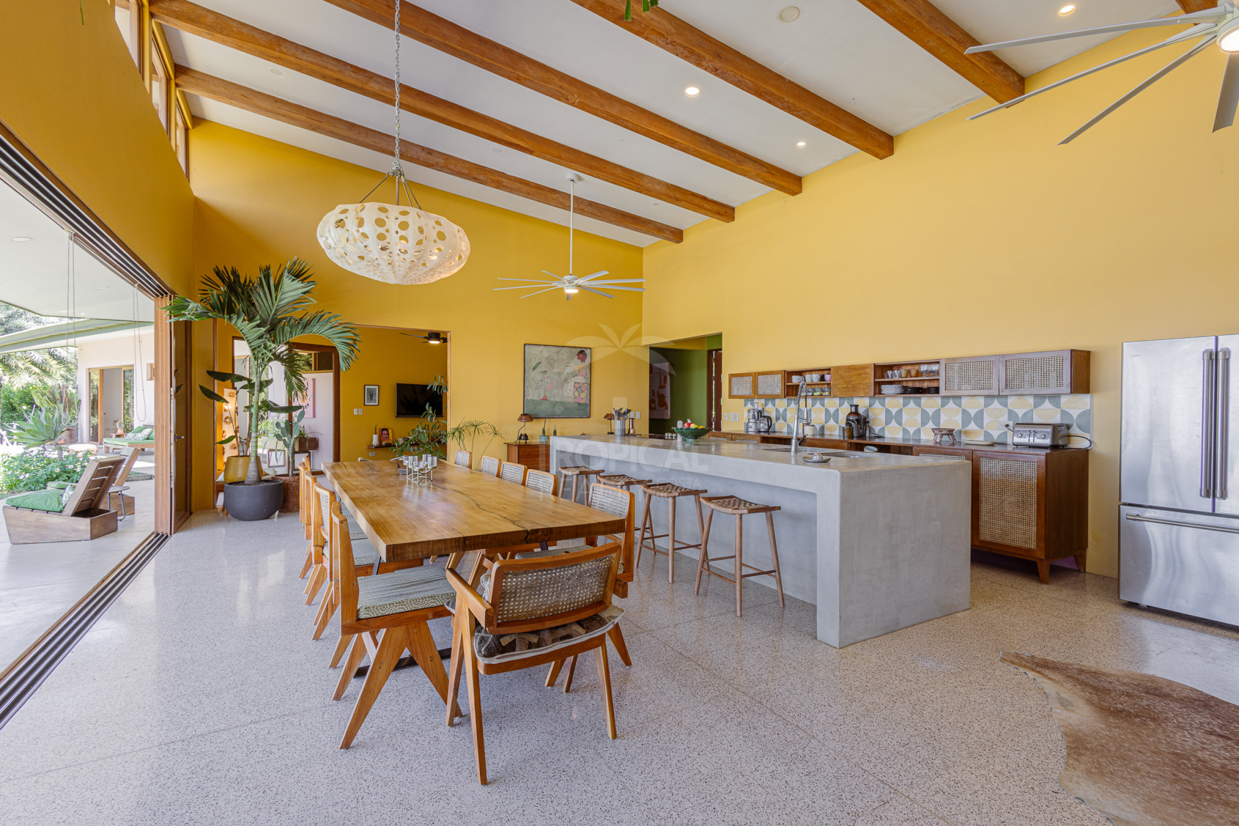 Villa de lujo con vista al mar en condominio cerrado – 3 habitaciones / 3.5 baños, piscina y lote de 5.000 m²