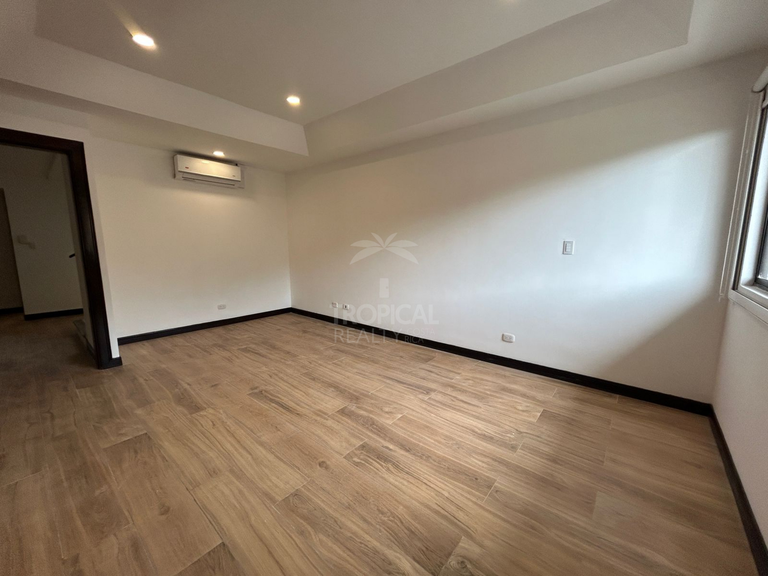Modern Home for Sale or Rent in Gated Community near La Paco, Escazú RENTED
