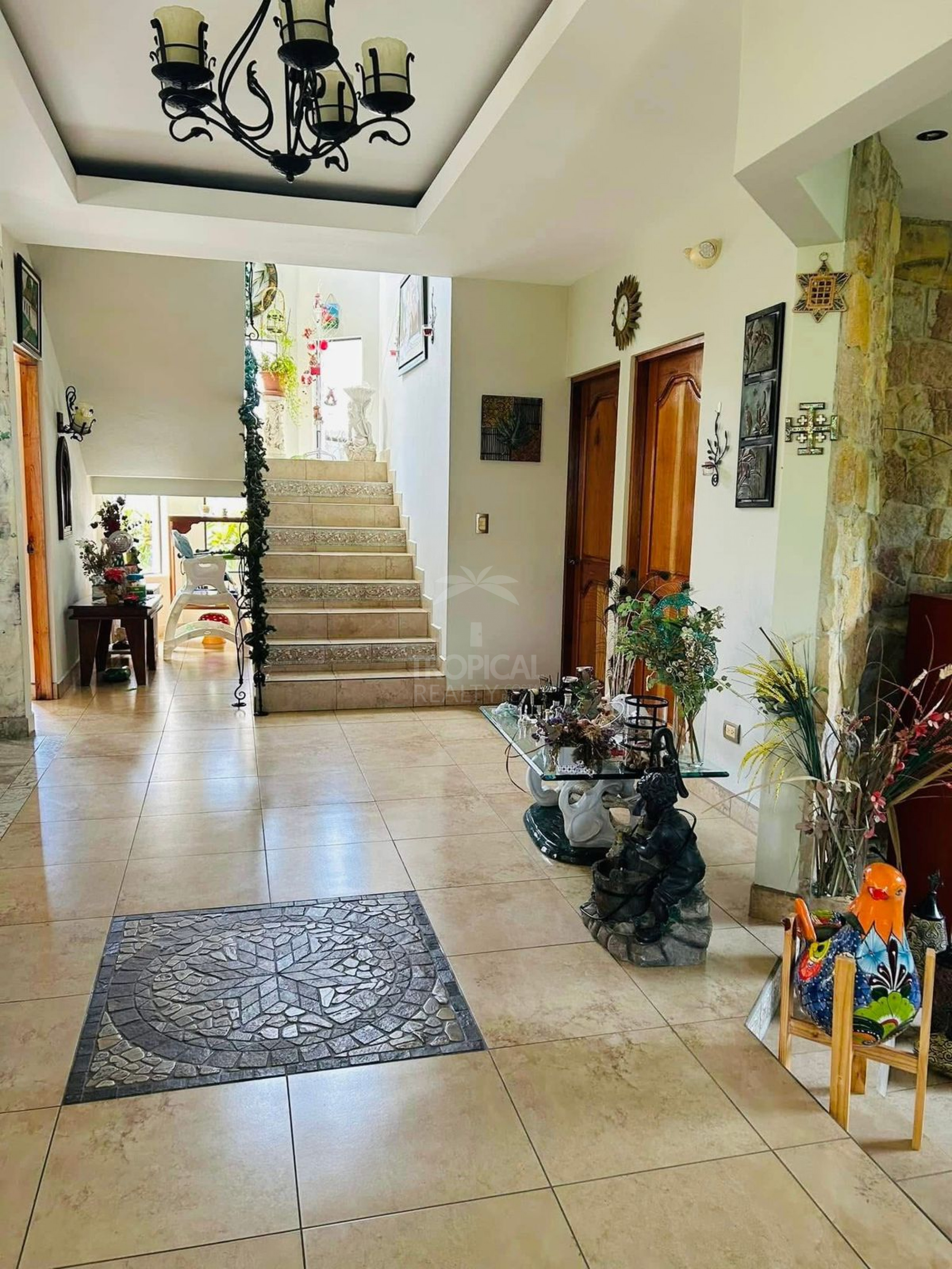 House for Sale in Jacó Beach – Private Pool & Jacuzzi