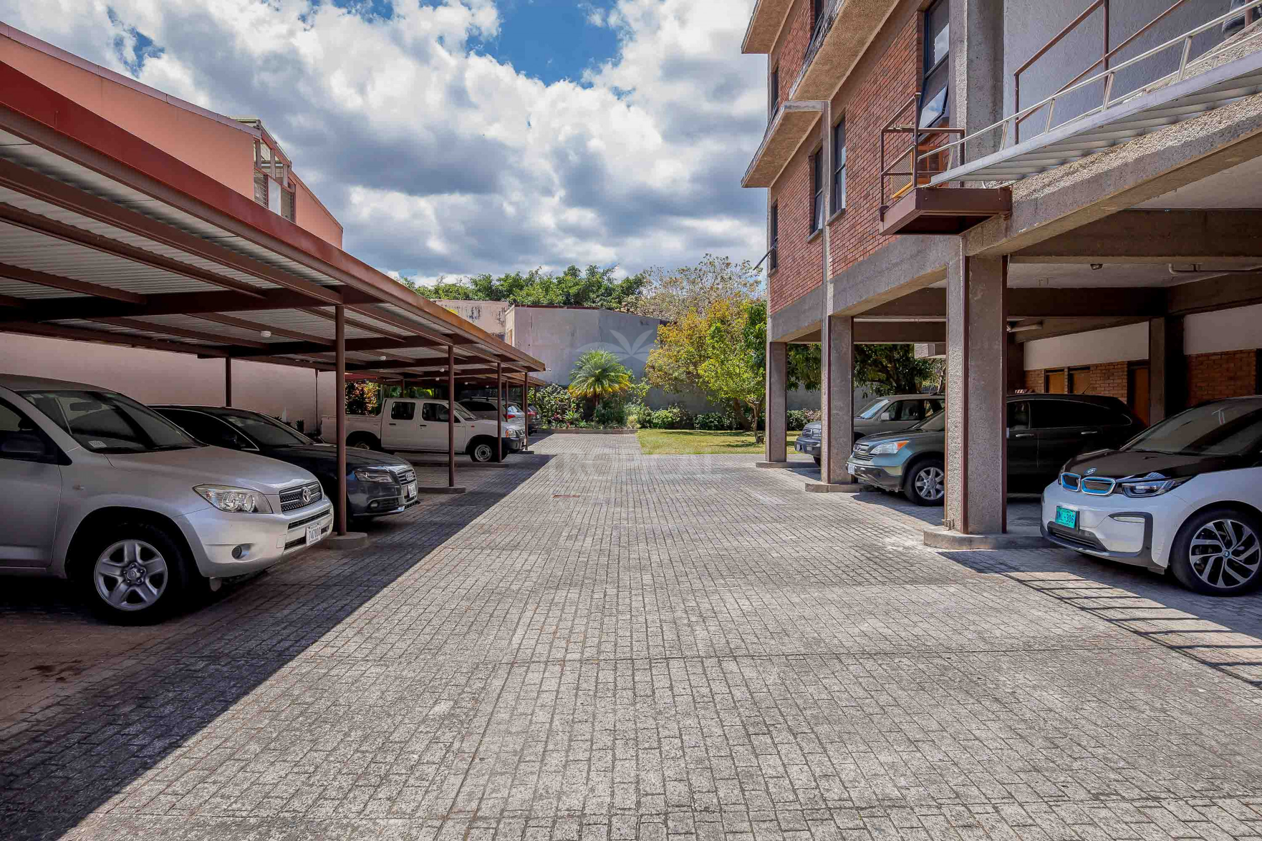 Luxury Apartment for Sale in Rohrmoser – Wraparound Balcony & Park Views