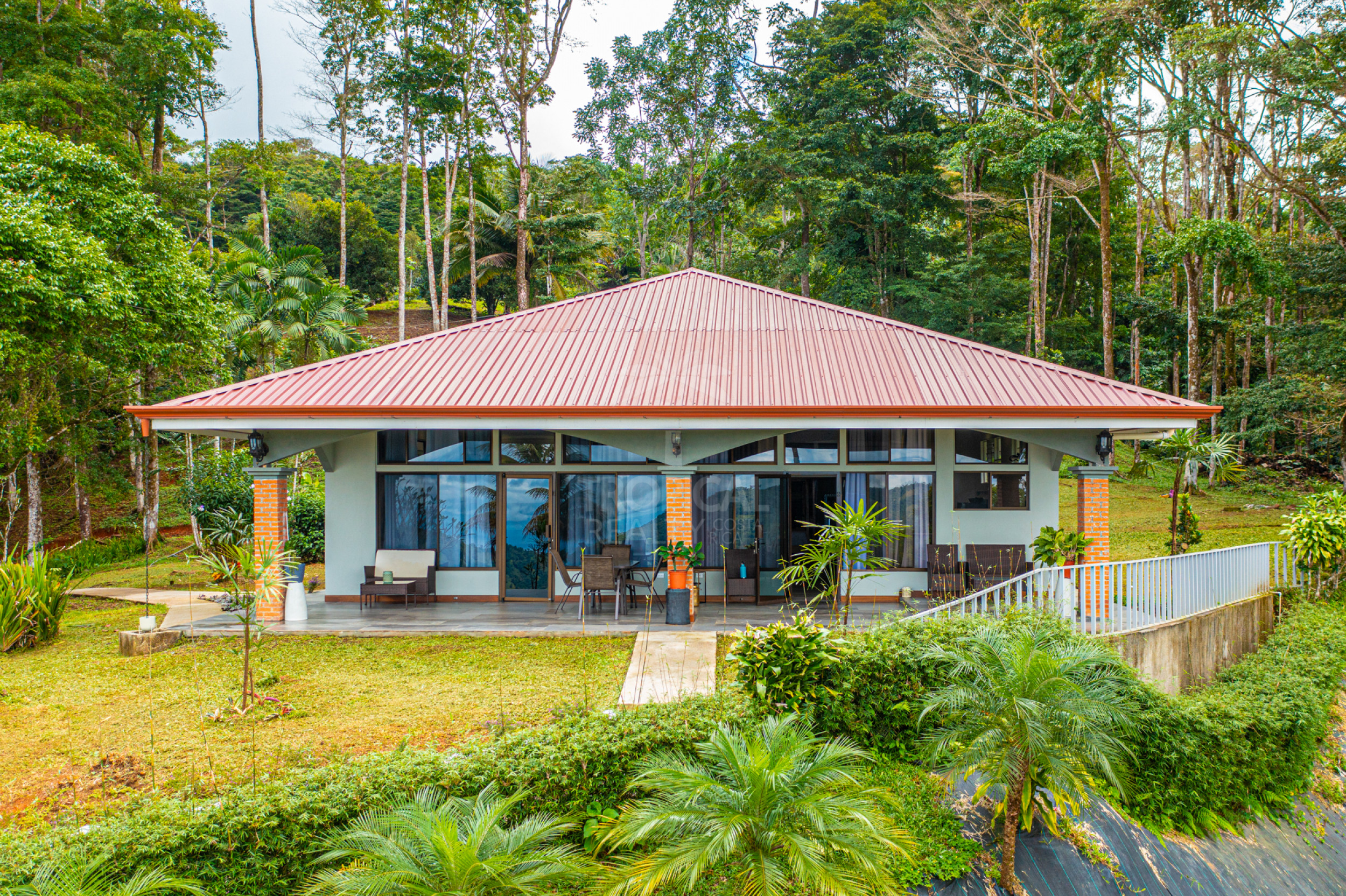 Ocean-View Boutique Hotel in Dominical – 13 Turn-Key Units on 1 Hectare