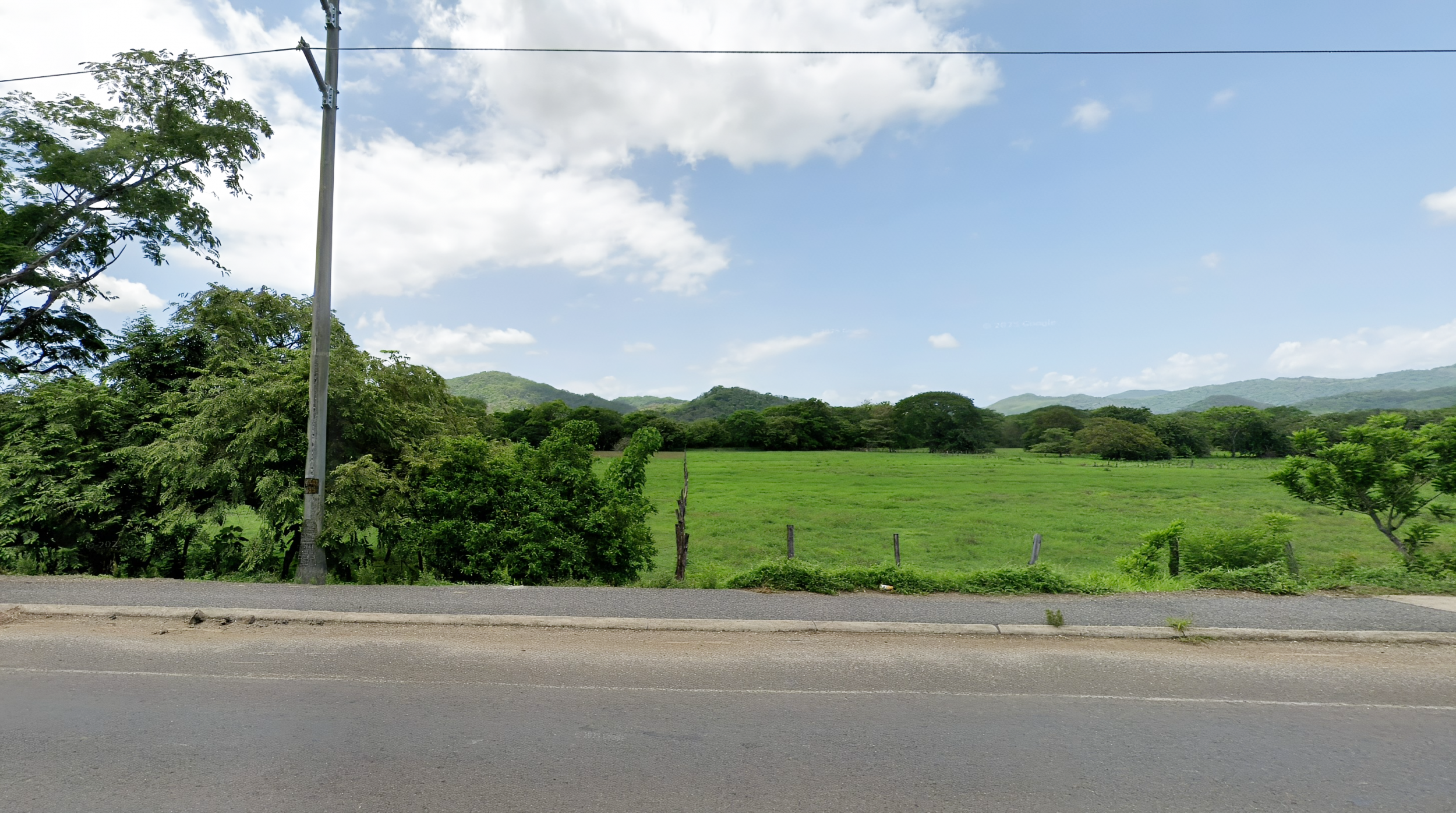 Lot for Sale in 27 de Abril, Santa Cruz — 504 m² on Main Road