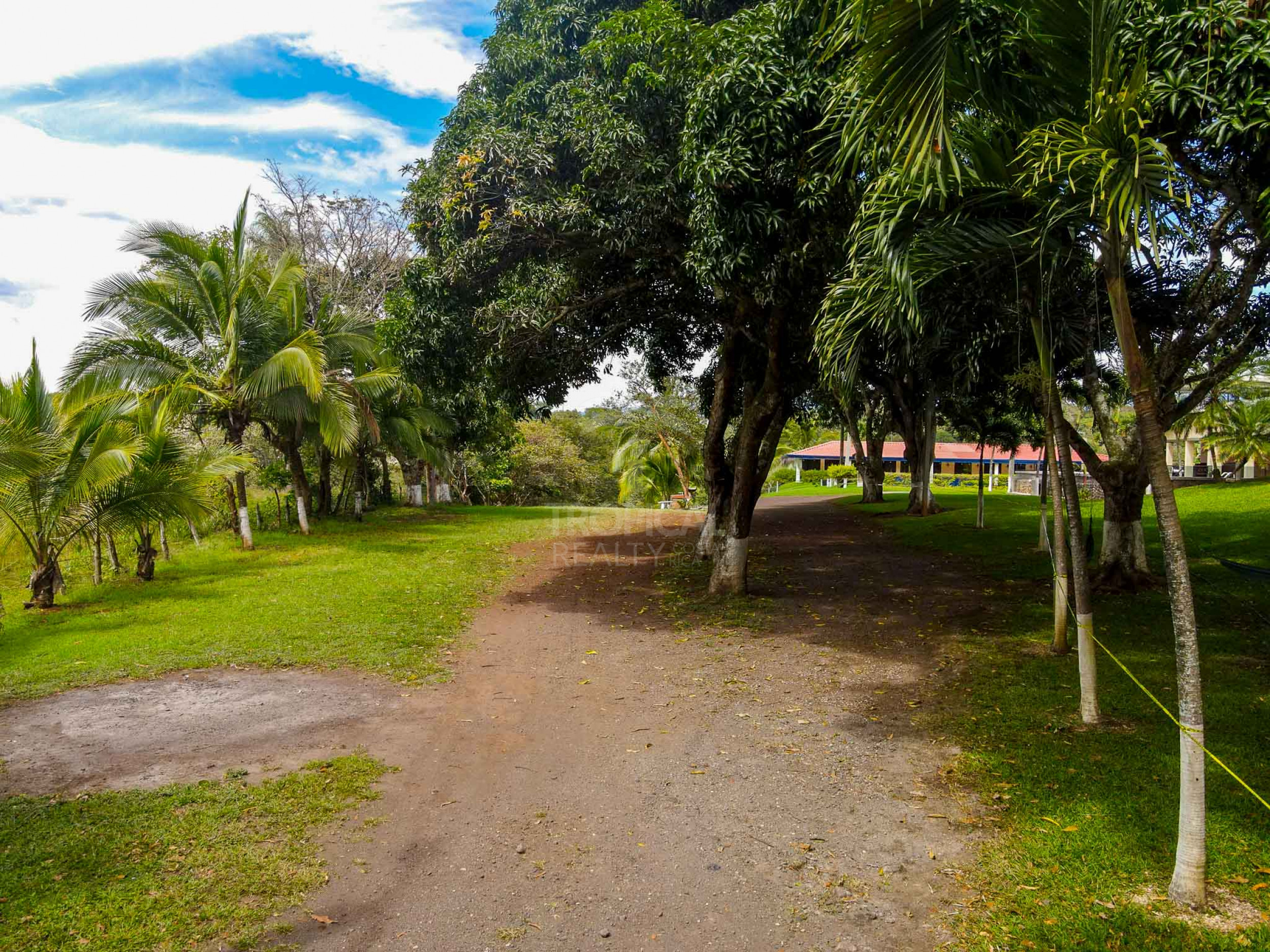 Commercial Property for Sale in La Garita – Riverfront with High Development Potential