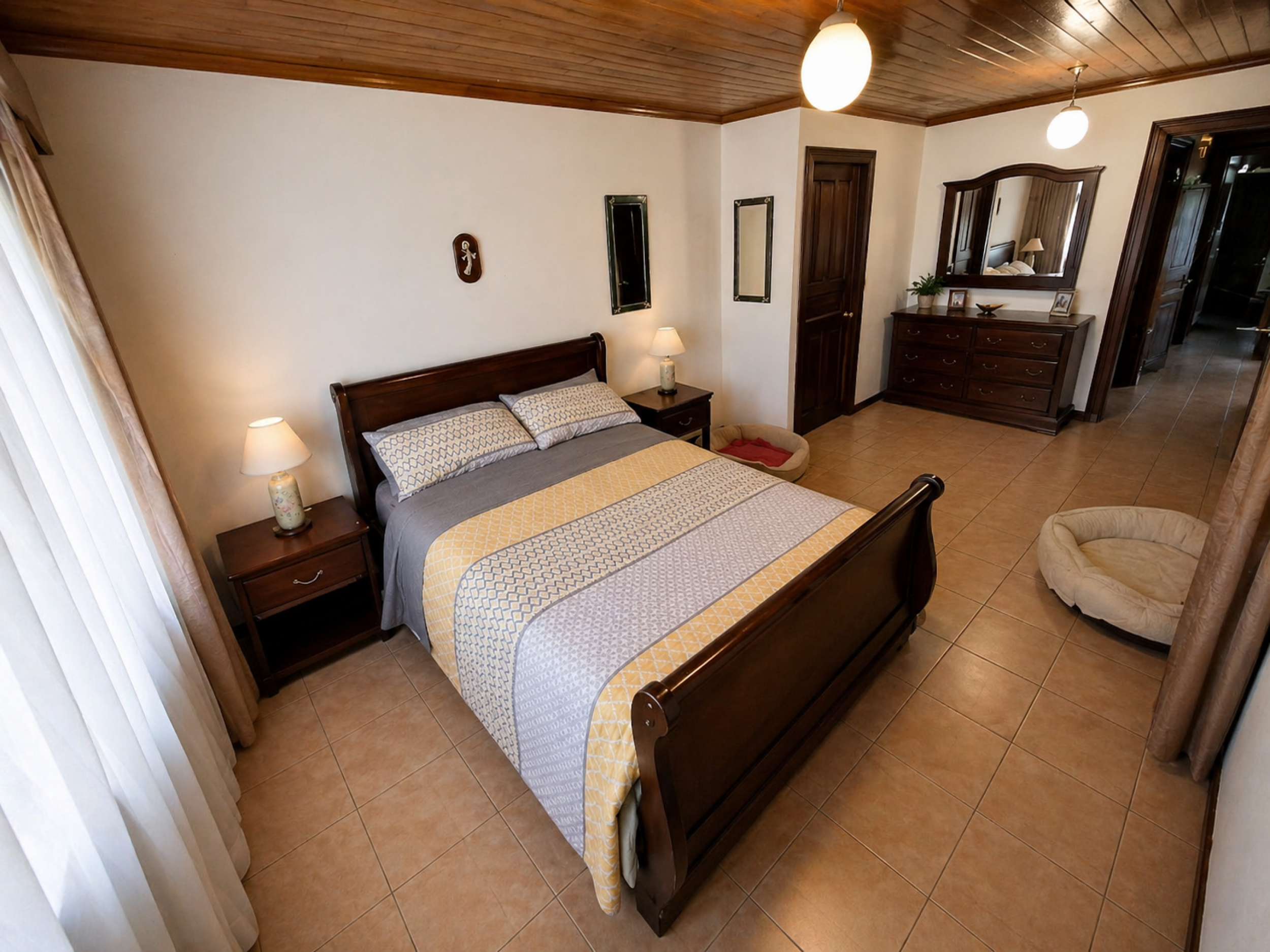 Home for Sale in Curridabat – 3 Levels, Office, TV Room & Spacious Layout