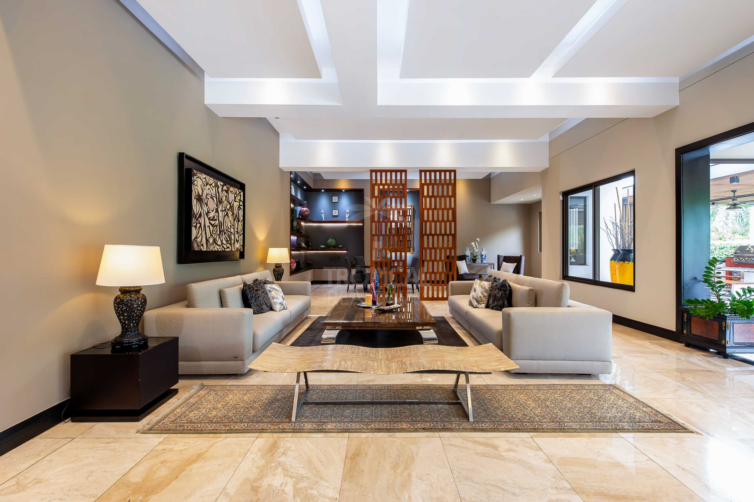 La Hacienda Cosmopolitan Chic – Exclusive Single-Level Luxury Estate in Santa Ana