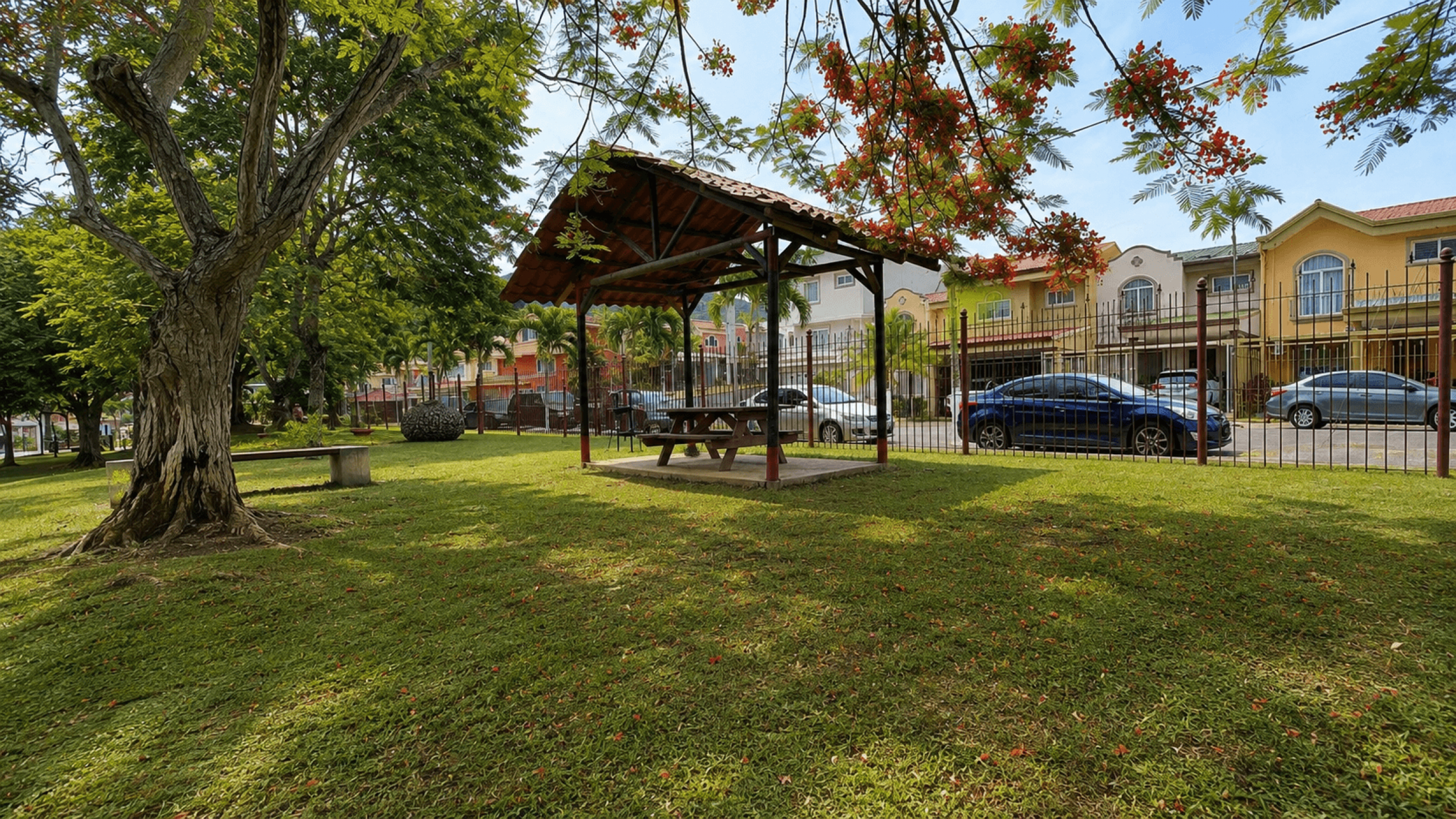 Family Home for Sale with Spacious Private Garden in Ciudad Colón – Boulevard Las Palmas