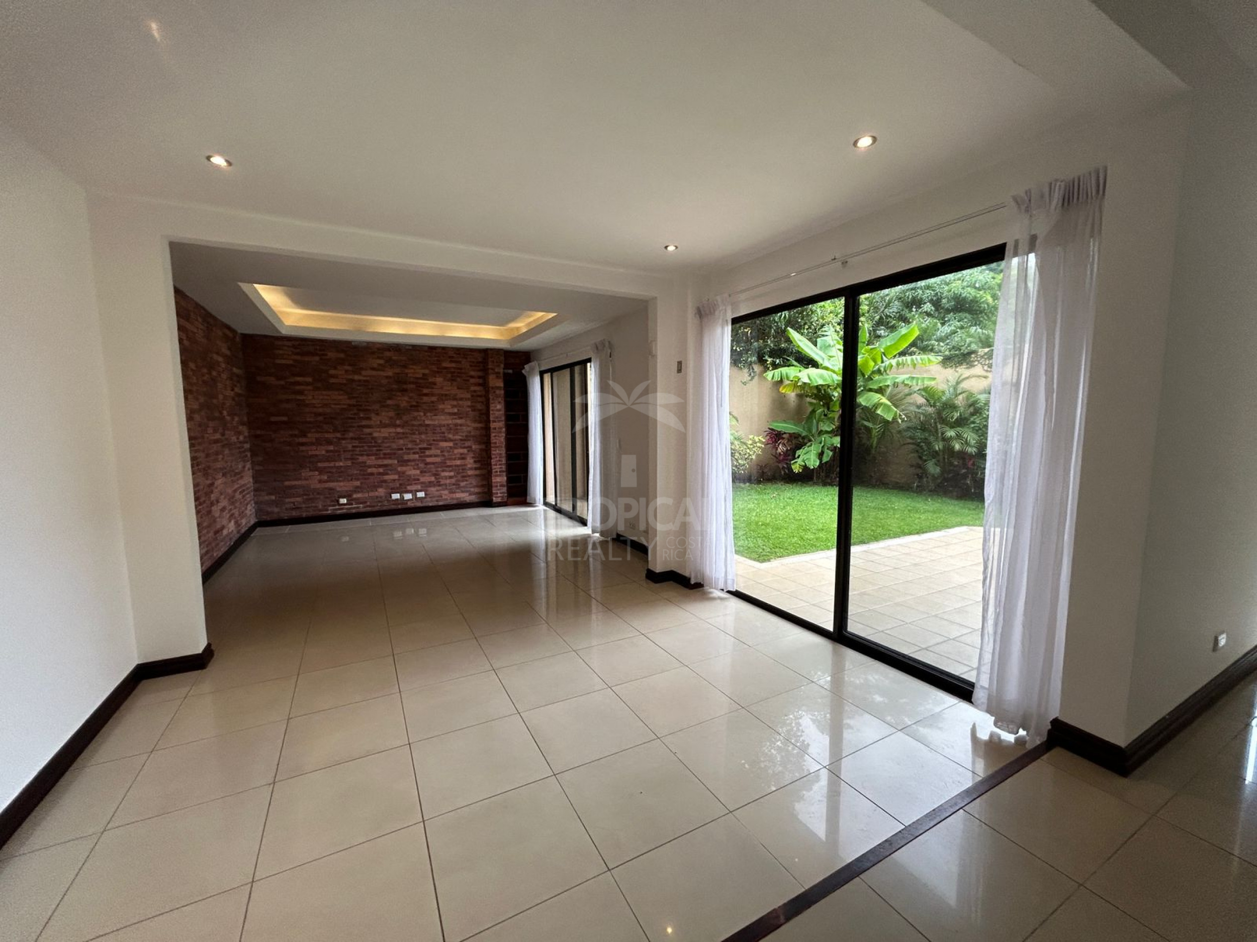 House for Sale in Escazú Gated Community Near World Gym – 3 Bedrooms, Office & Private Garden