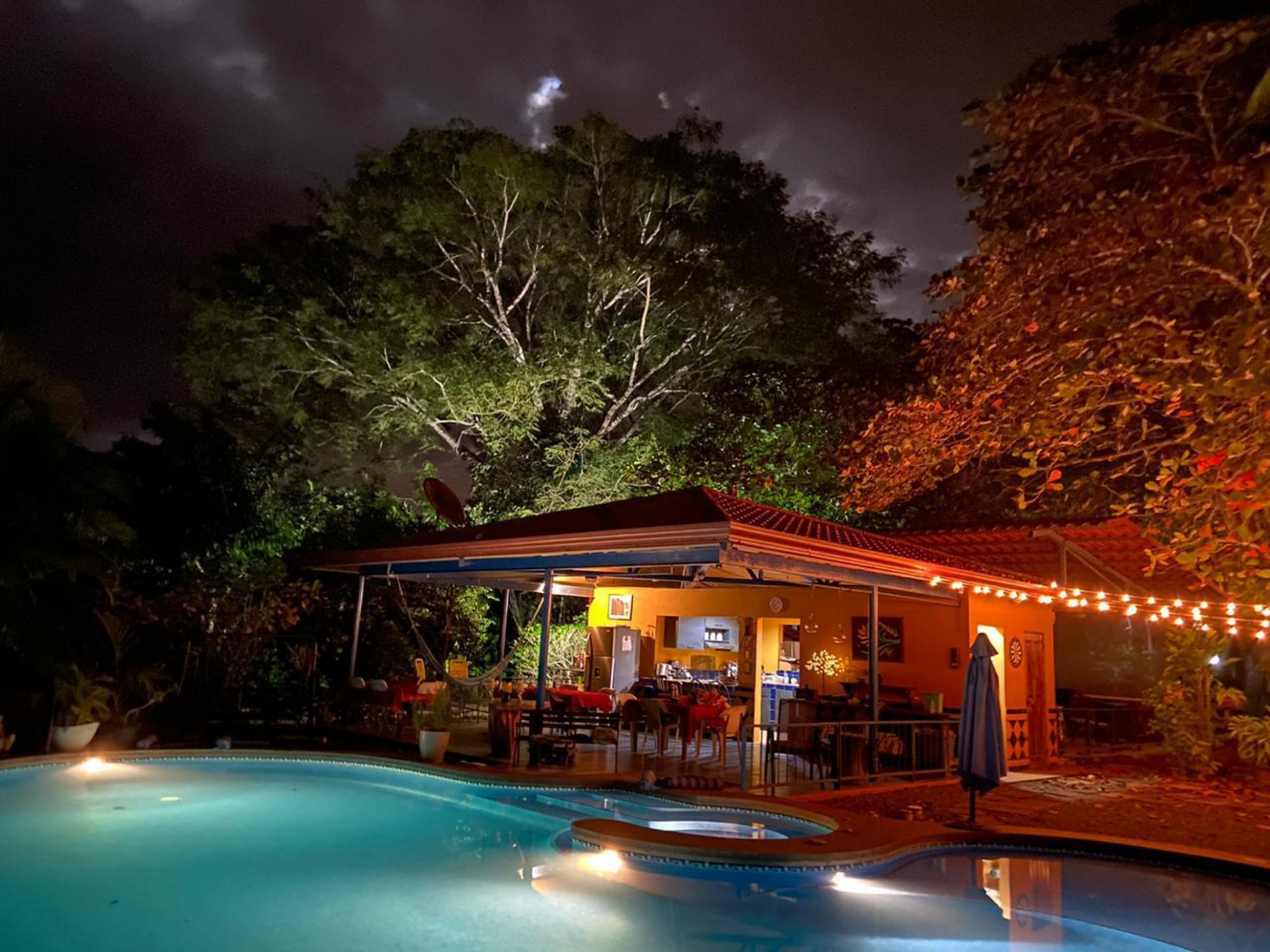 Property for sale with 3 houses and a cabin in Esparza!